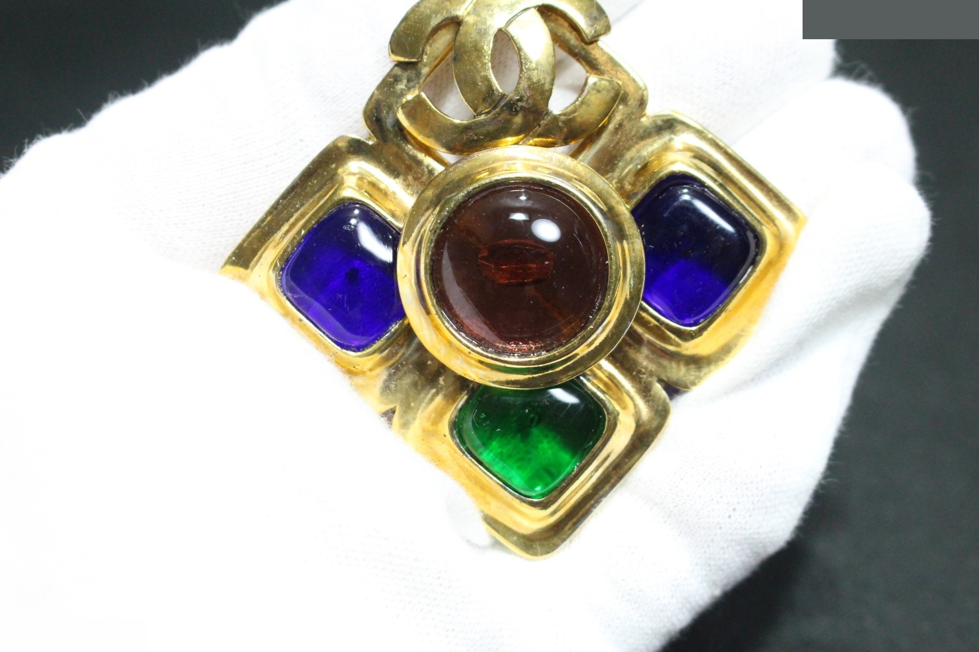 Vintage Classic (Precious Metal) Coco Mark Brooch — view 4