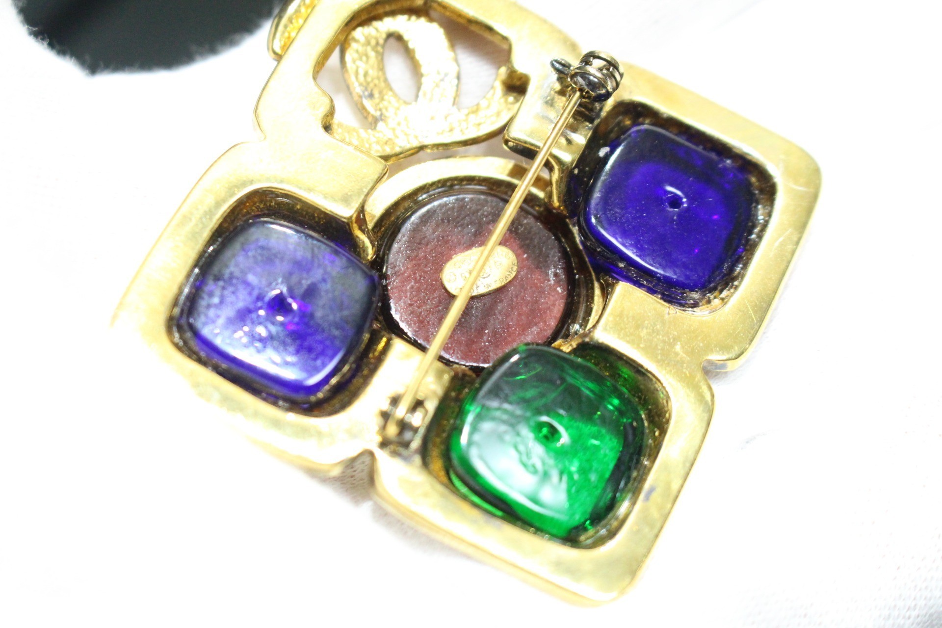 Vintage Classic (Precious Metal) Coco Mark Brooch — view 5