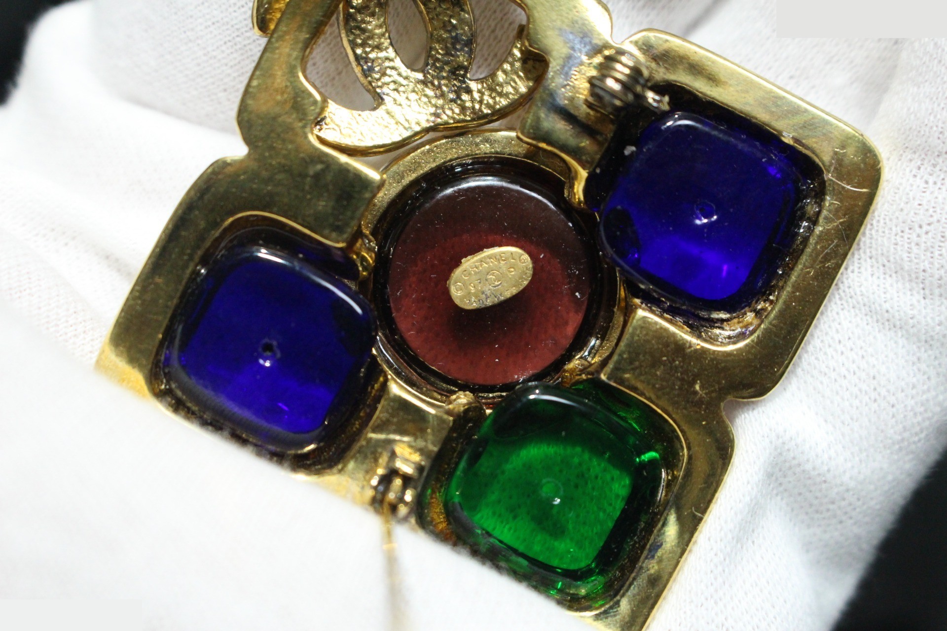 Vintage Classic (Precious Metal) Coco Mark Brooch — view 6