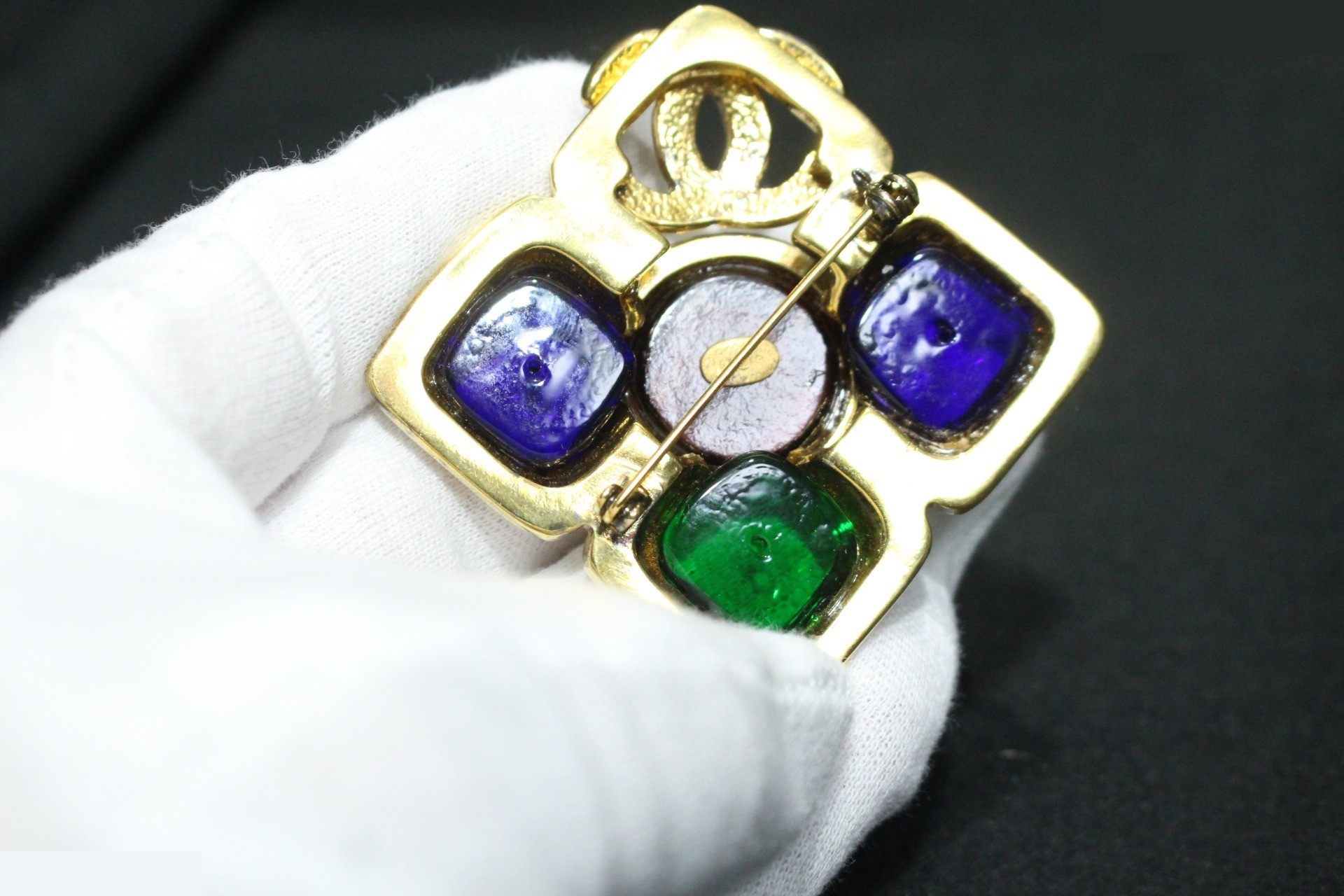 Vintage Classic (Precious Metal) Coco Mark Brooch — view 7