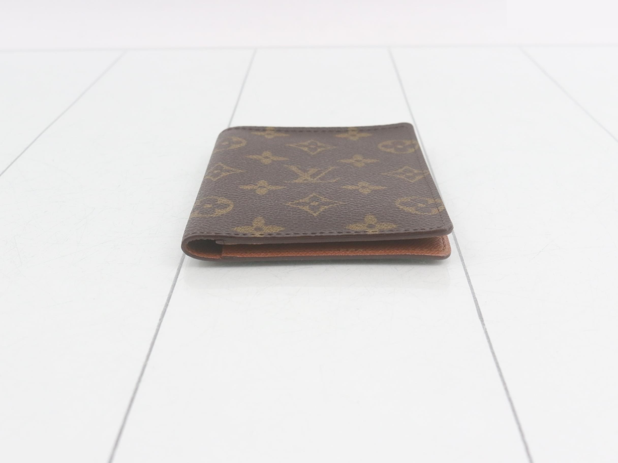 Pass case — view 3