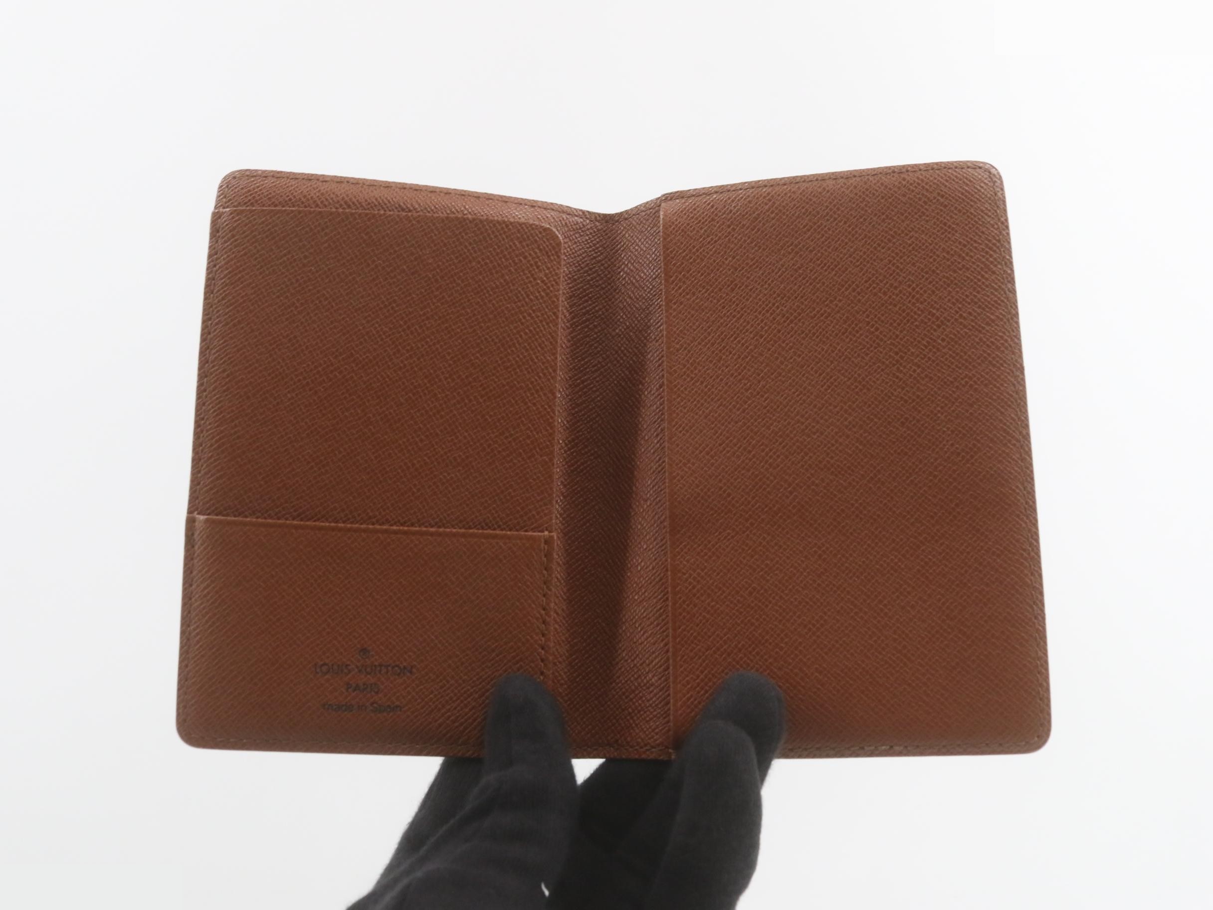 Pass case — view 4