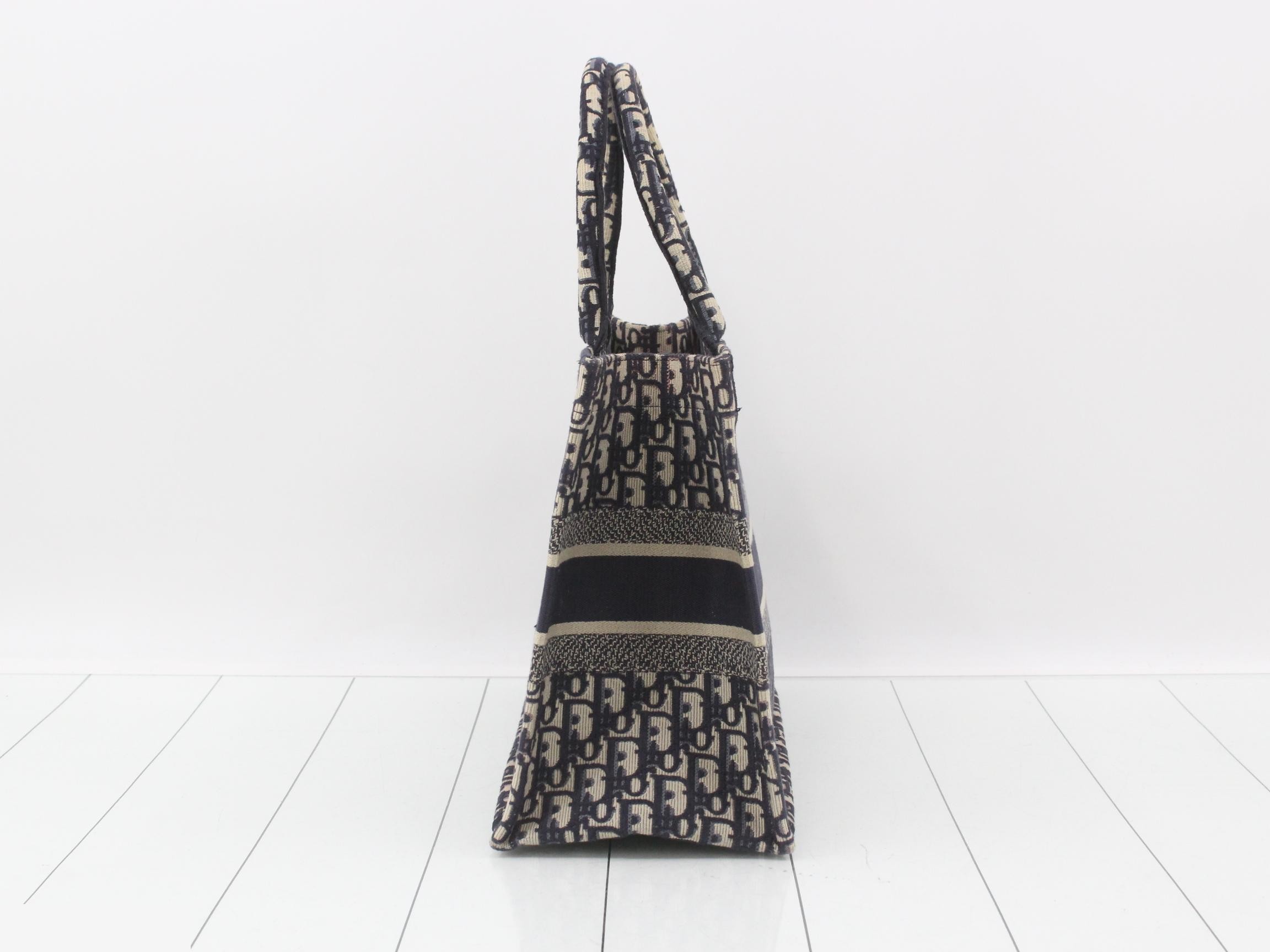 Trotter (bag) - Tote bag, medium size, navy — view 3