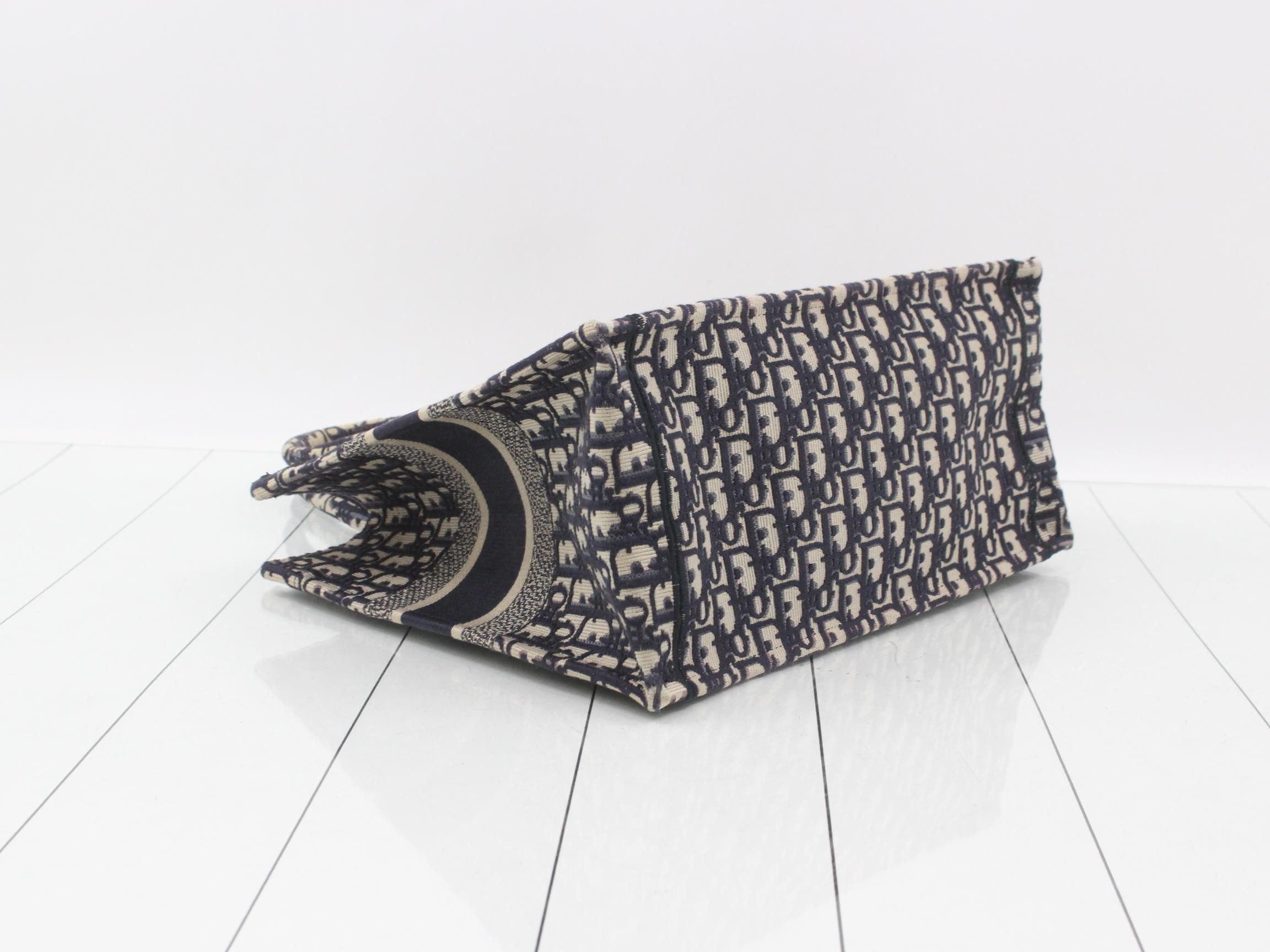 Trotter (bag) - Tote bag, medium size, navy — view 5
