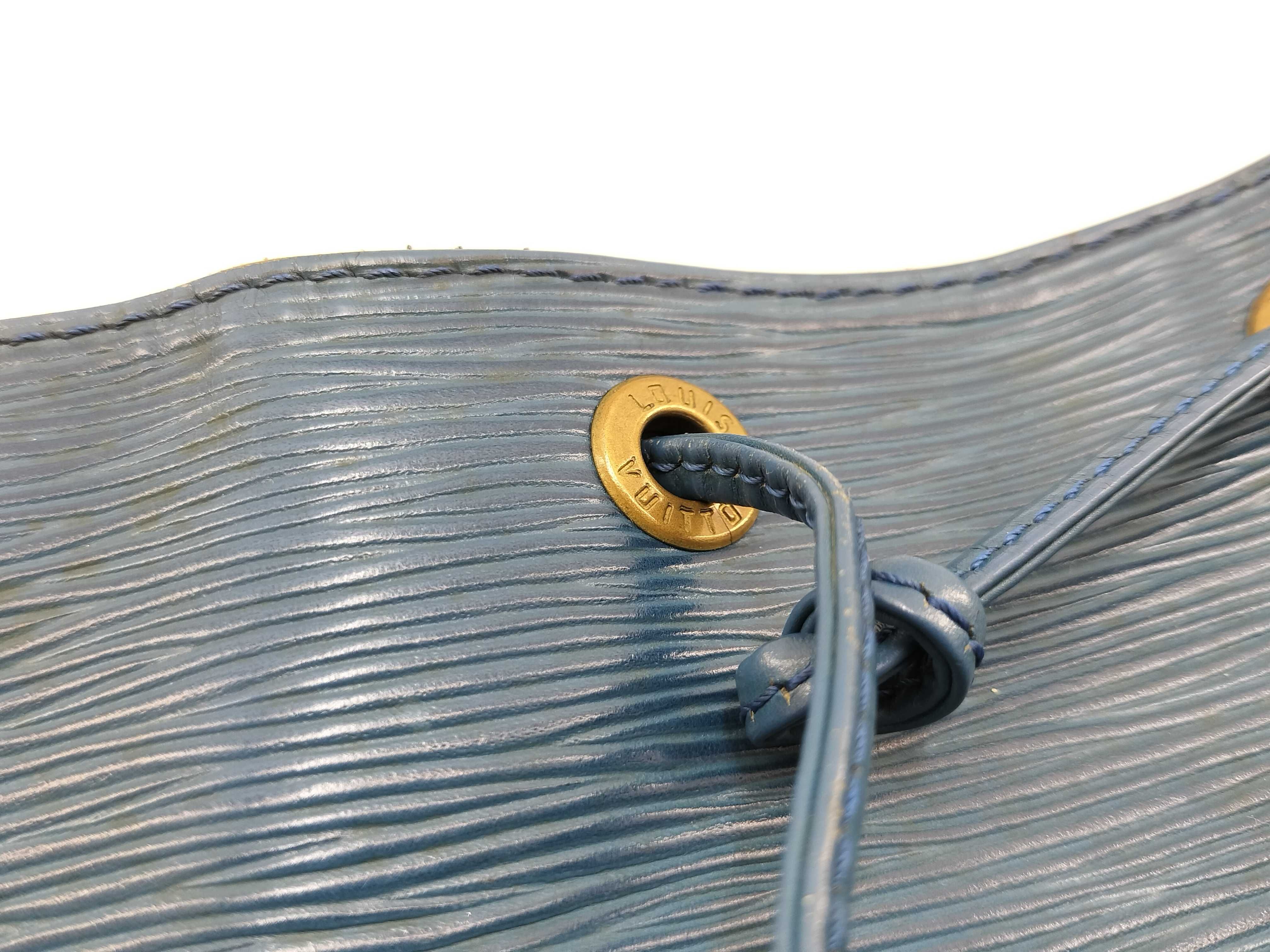 Epi Leather Petit Noé Shoulder Bag — view 14