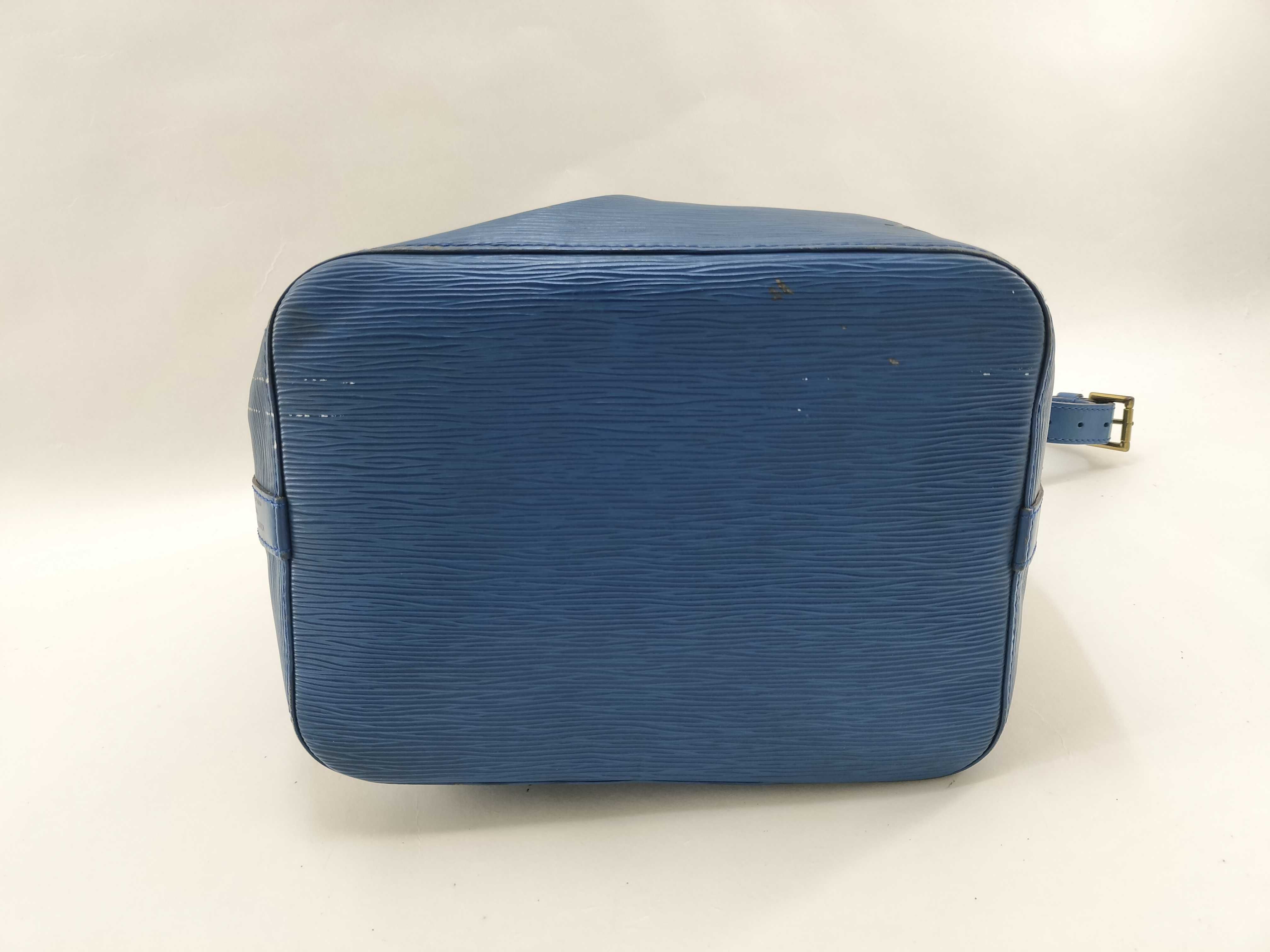 Epi Leather Petit Noé Shoulder Bag — view 3