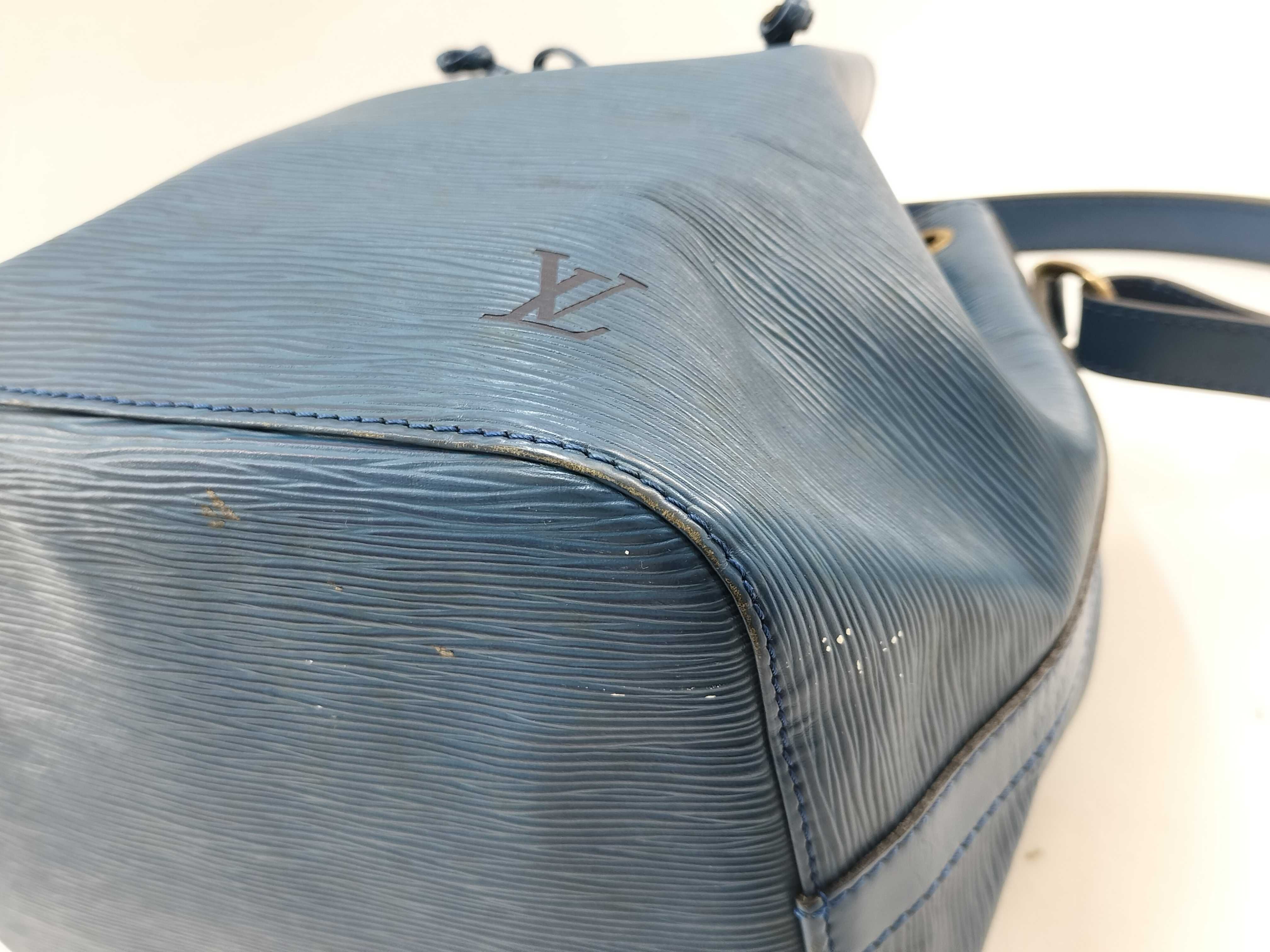 Epi Leather Petit Noé Shoulder Bag — view 4