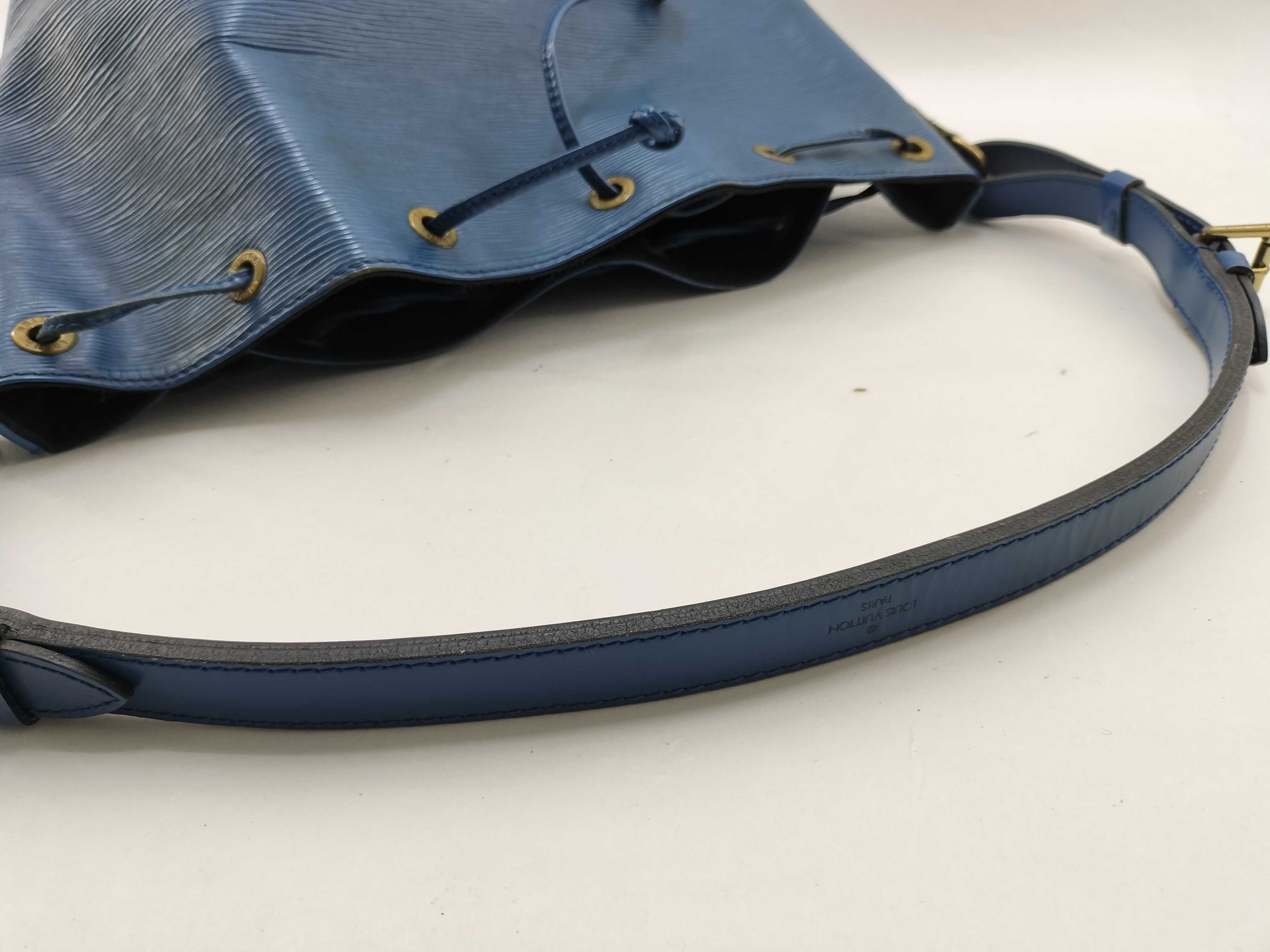 Epi Leather Petit Noé Shoulder Bag — view 9