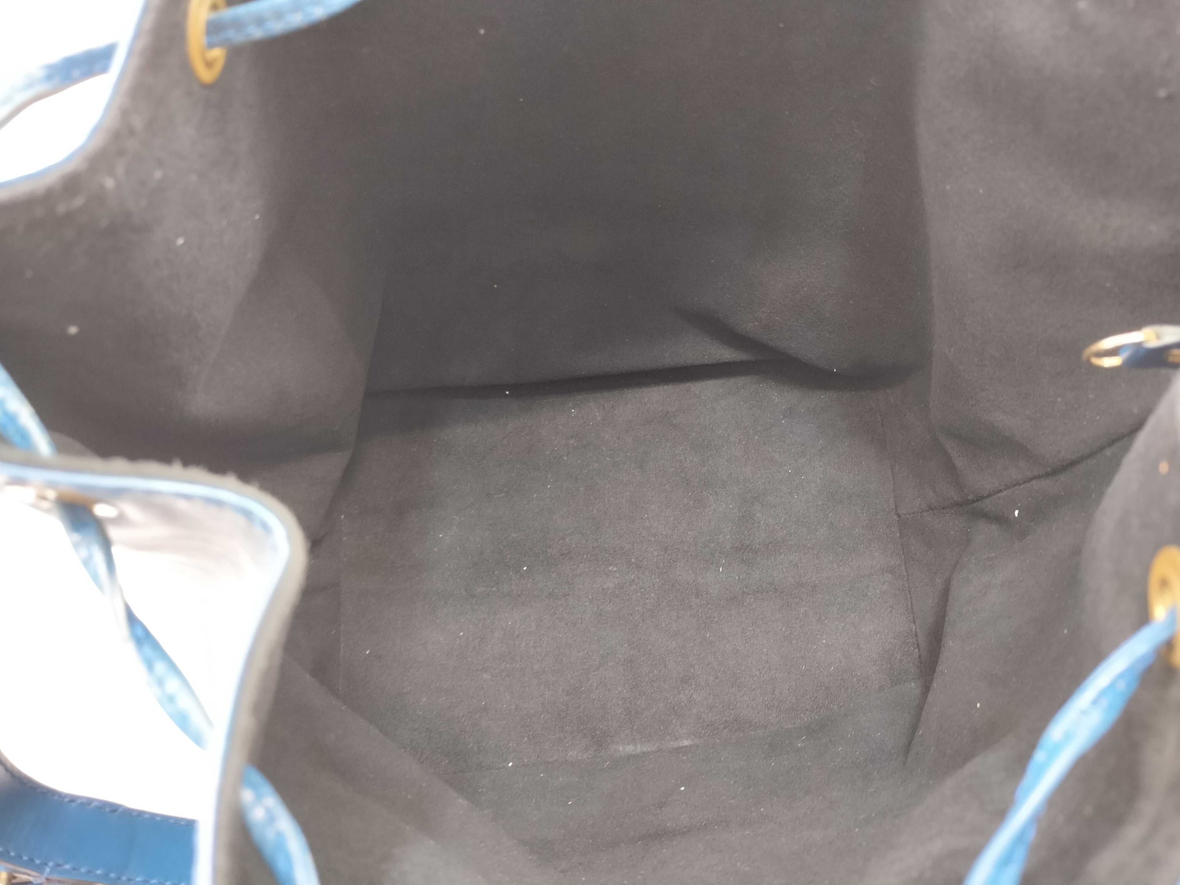Epi Leather Petit Noé Shoulder Bag — view 10