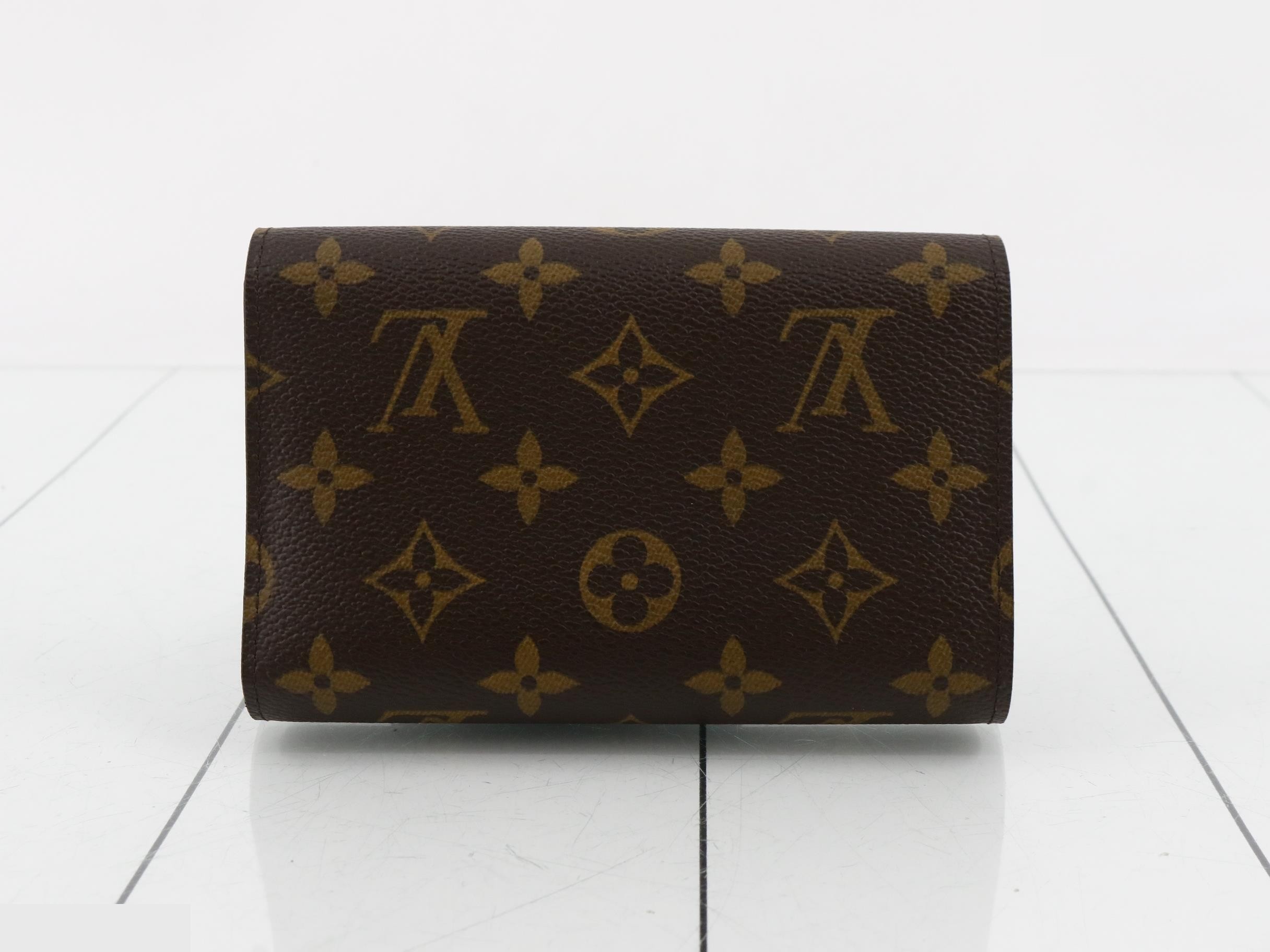 wallet — view 2