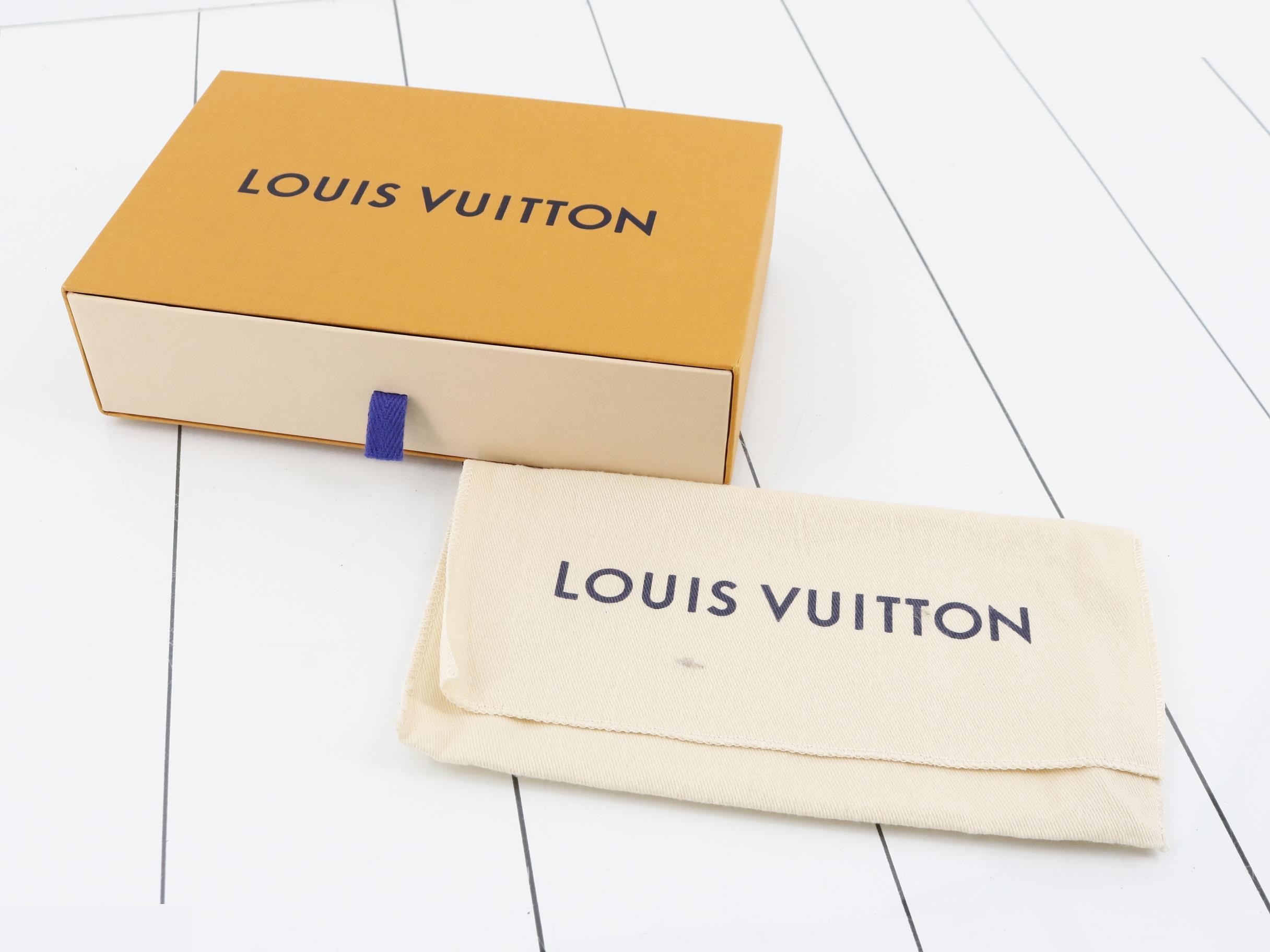 wallet — view 5