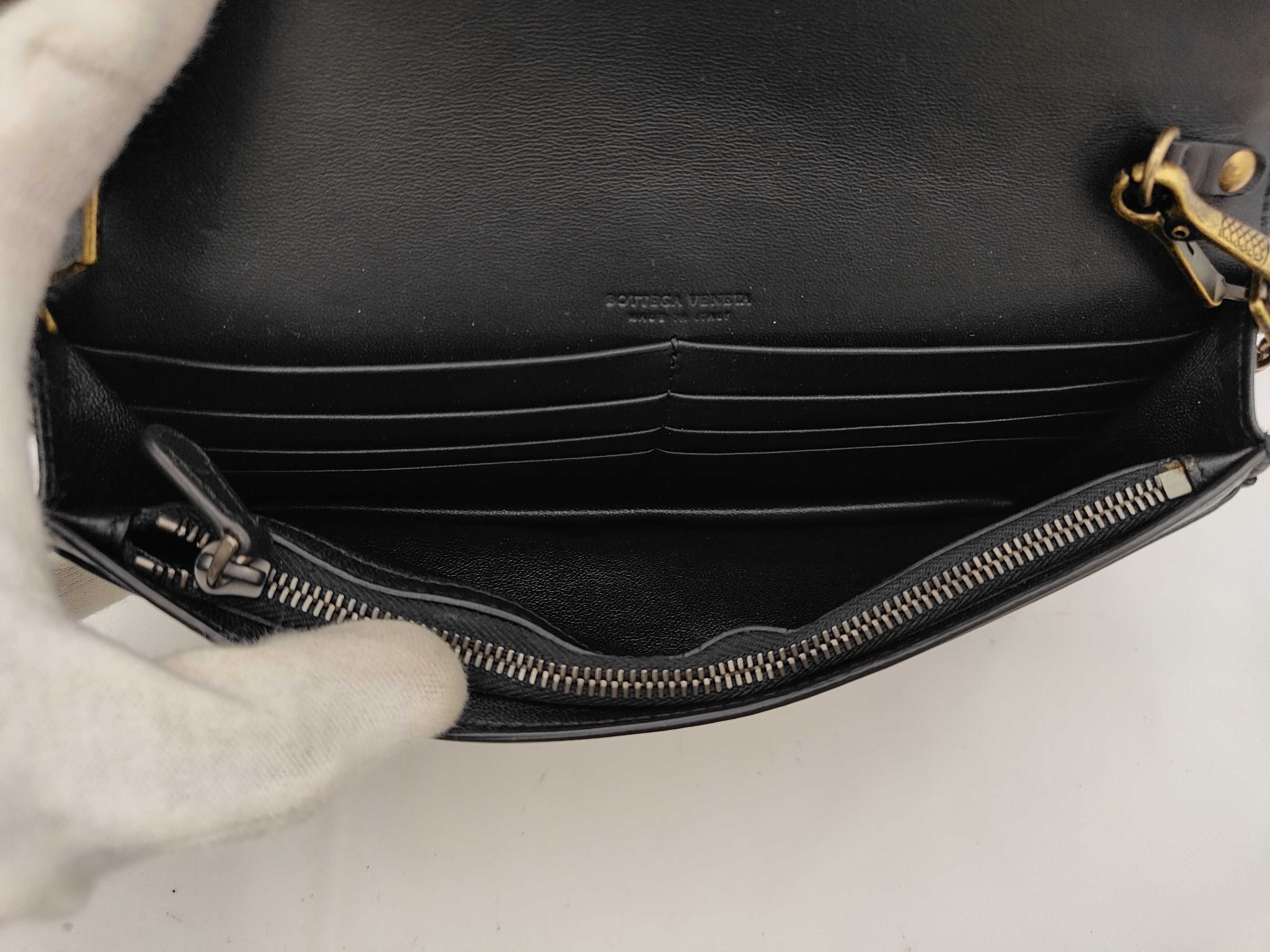 Intrecciato Chain Wallet Black x Gold Bag — view 9