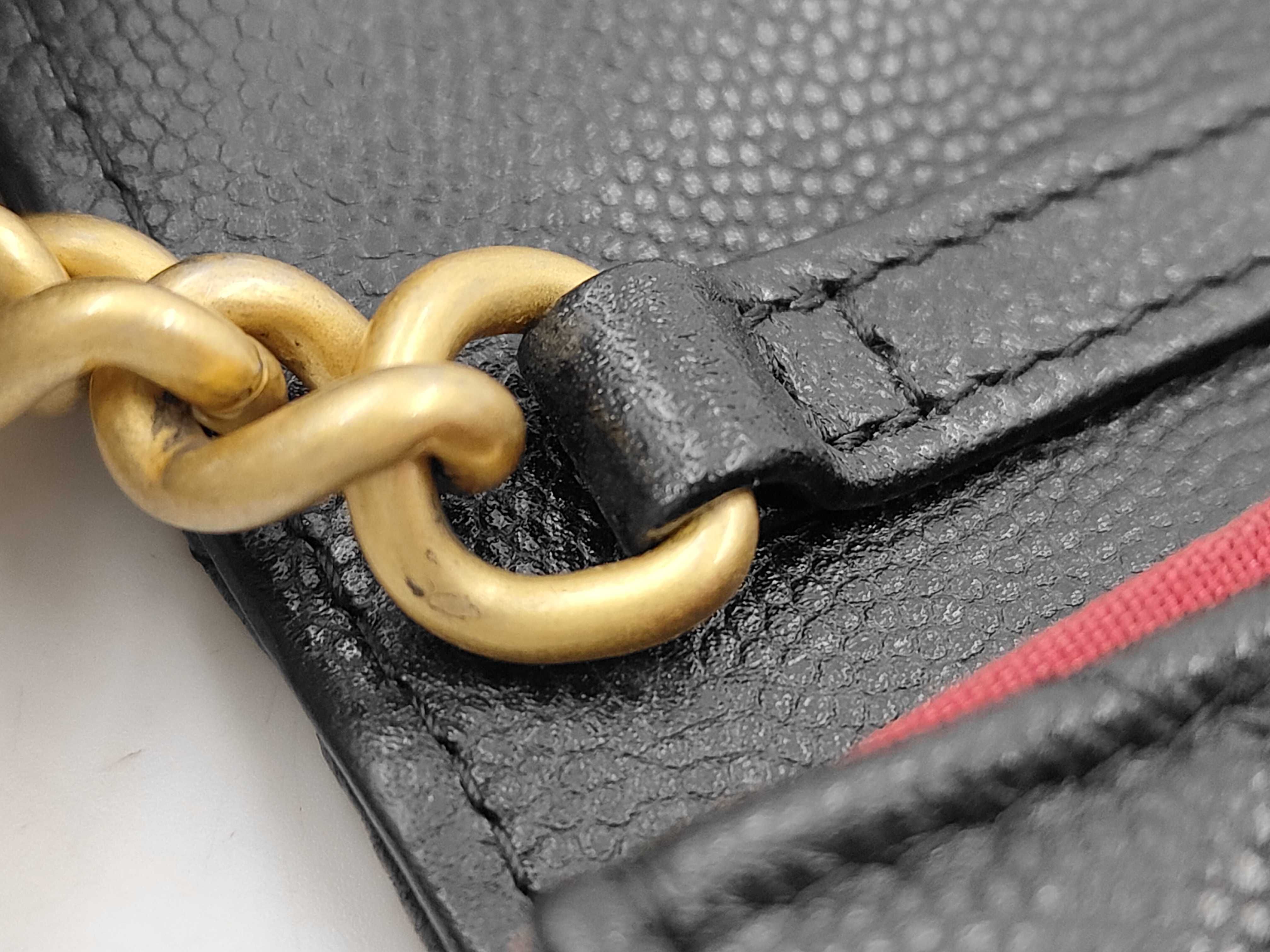 19 Matelassé Mini Chain Wallet Caviar Leather Black Gold Hardware Shoulder Bag — view 8