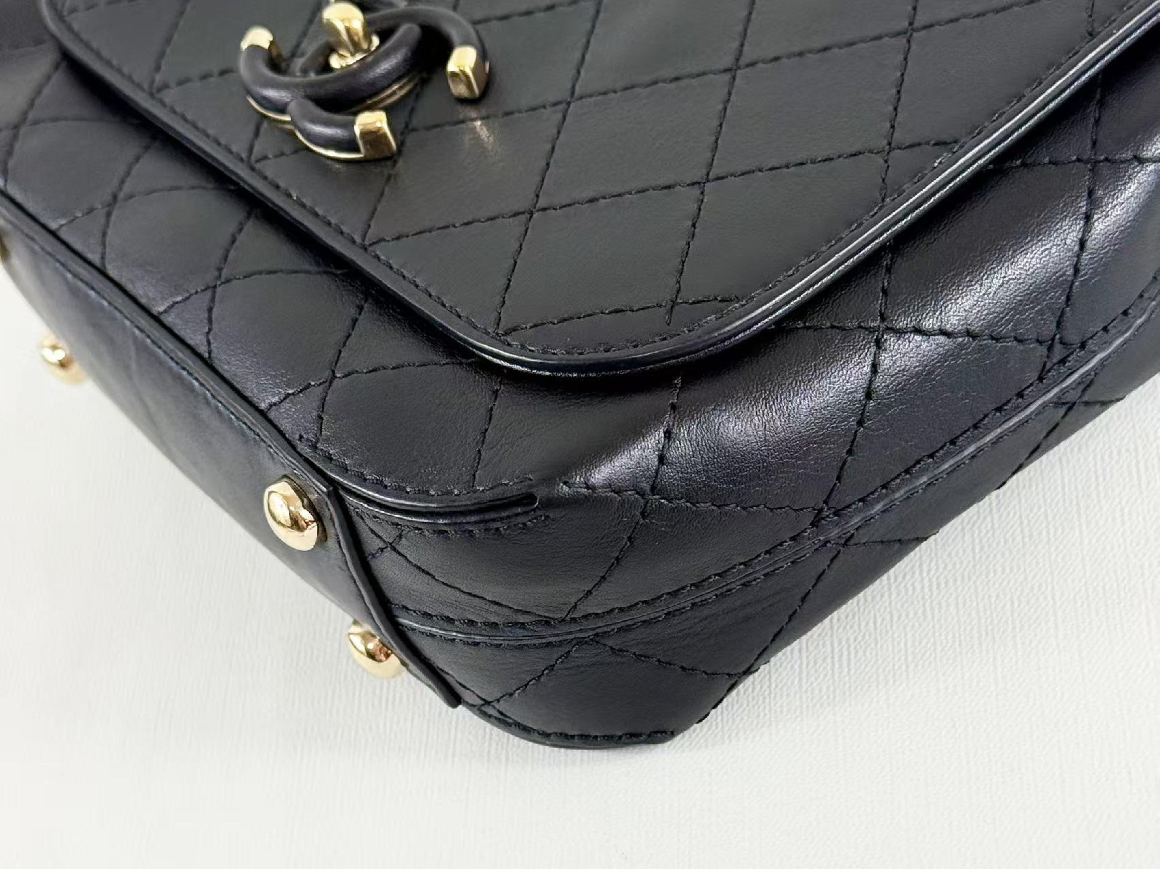 Black Matelassé Shoulder Bag, W19/H16/D4.5cm (approx.), serial number in the 27 range, with dust bag and seal, gold hardware, 27864295. — view 9