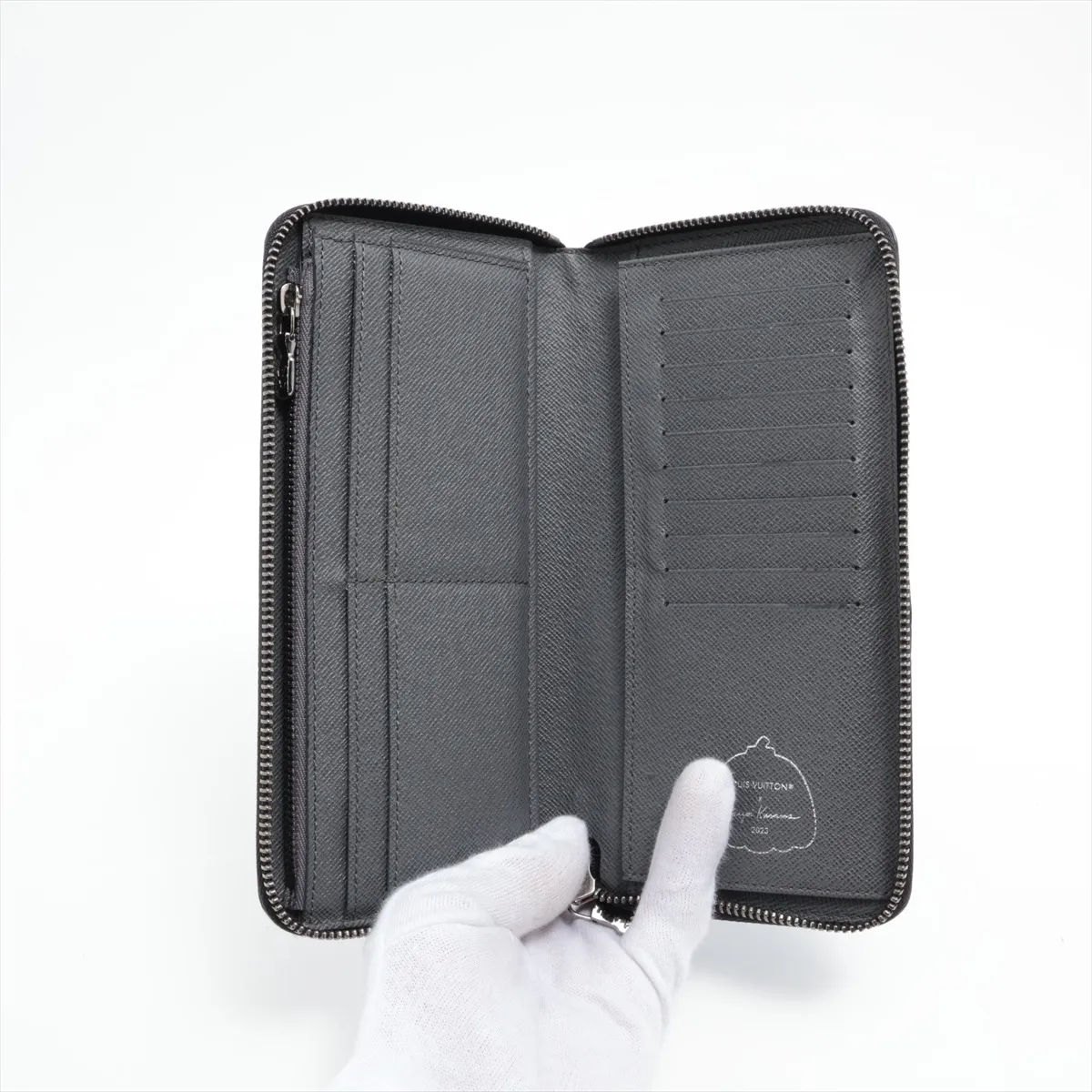 x Yayoi Kusama Monogram Eclipse LV x YK Zippy Wallet Vertical M81971 Leather Round Zip Wallet Black (RFID detected) — view 3