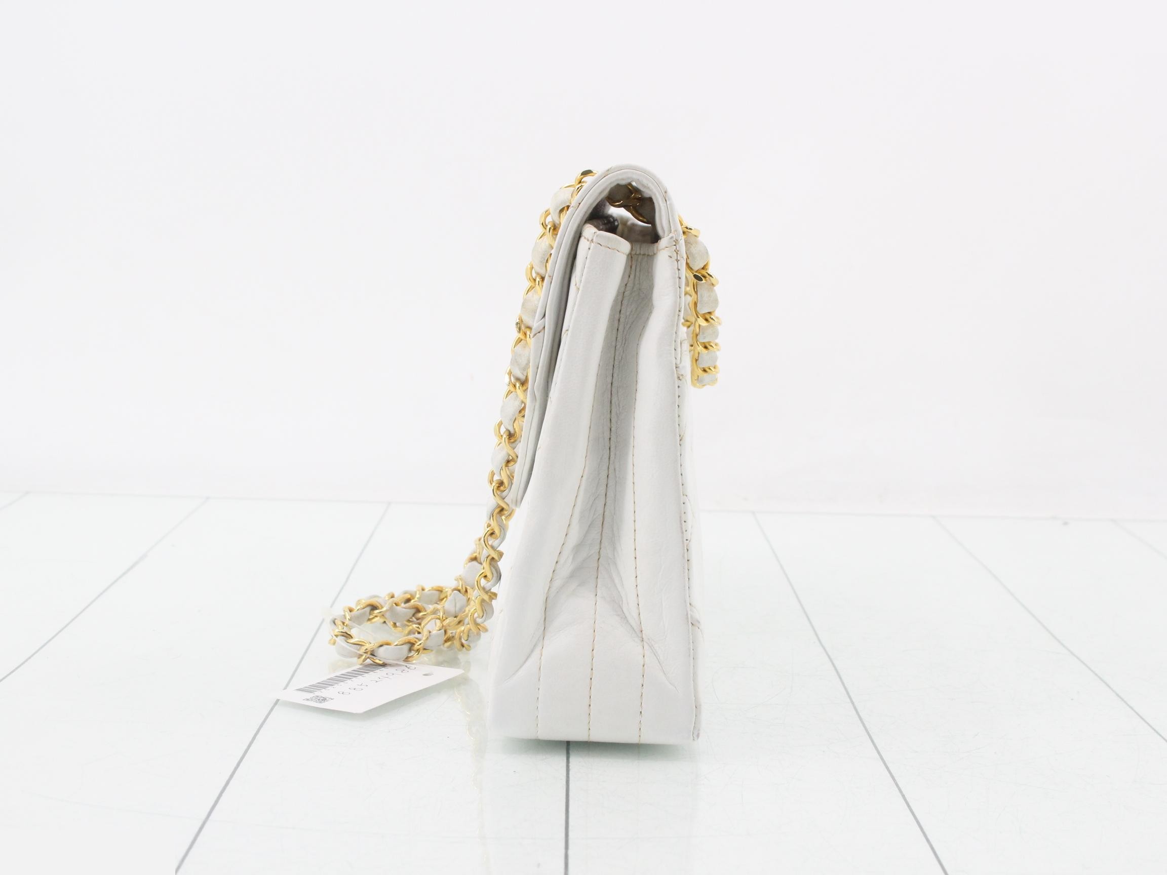 Matelassé Chain Shoulder Single Flap Shoulder Bag — view 3