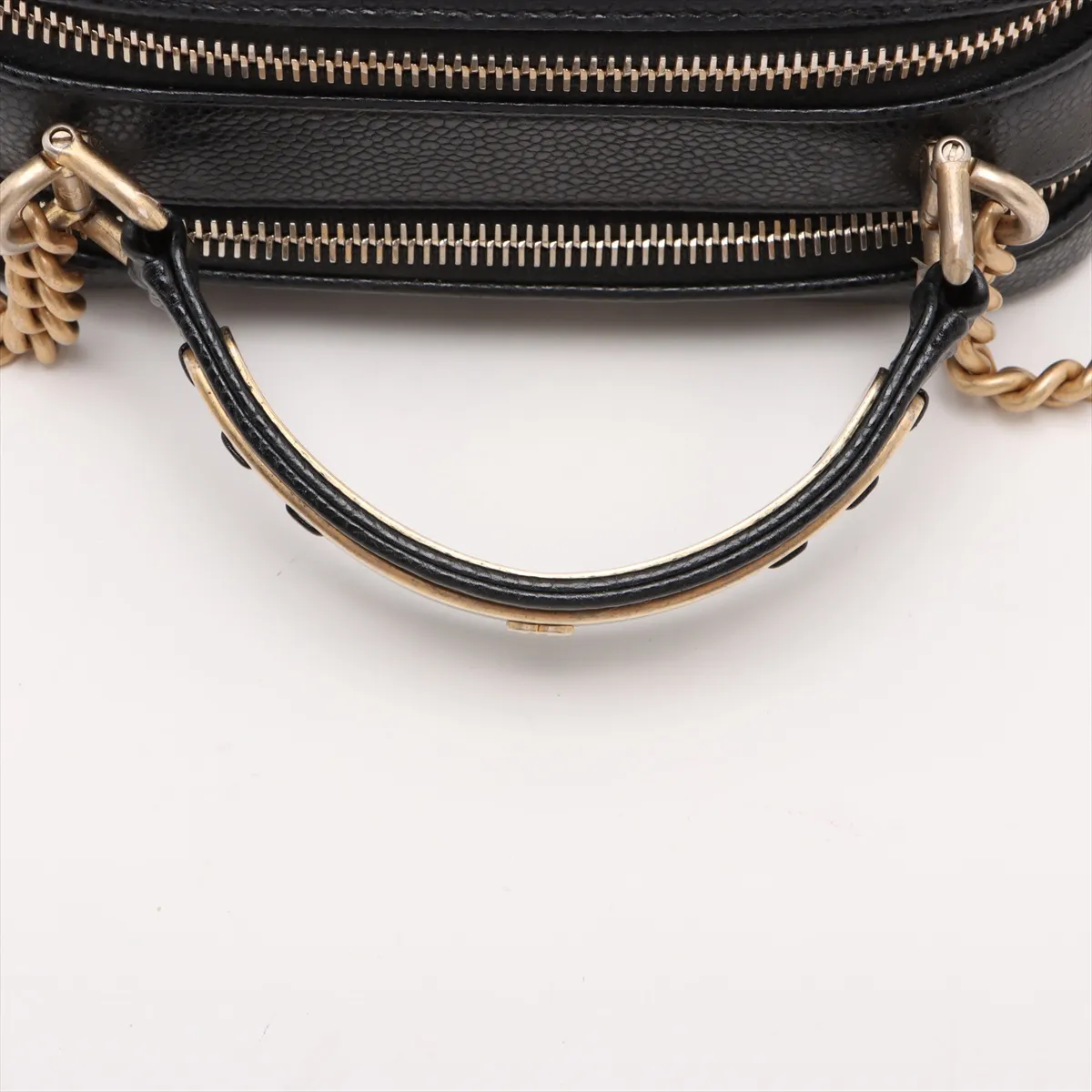 Matelasse caviar skin 2WAY shoulder bag black gold hardware 24492942 24th series — view 5