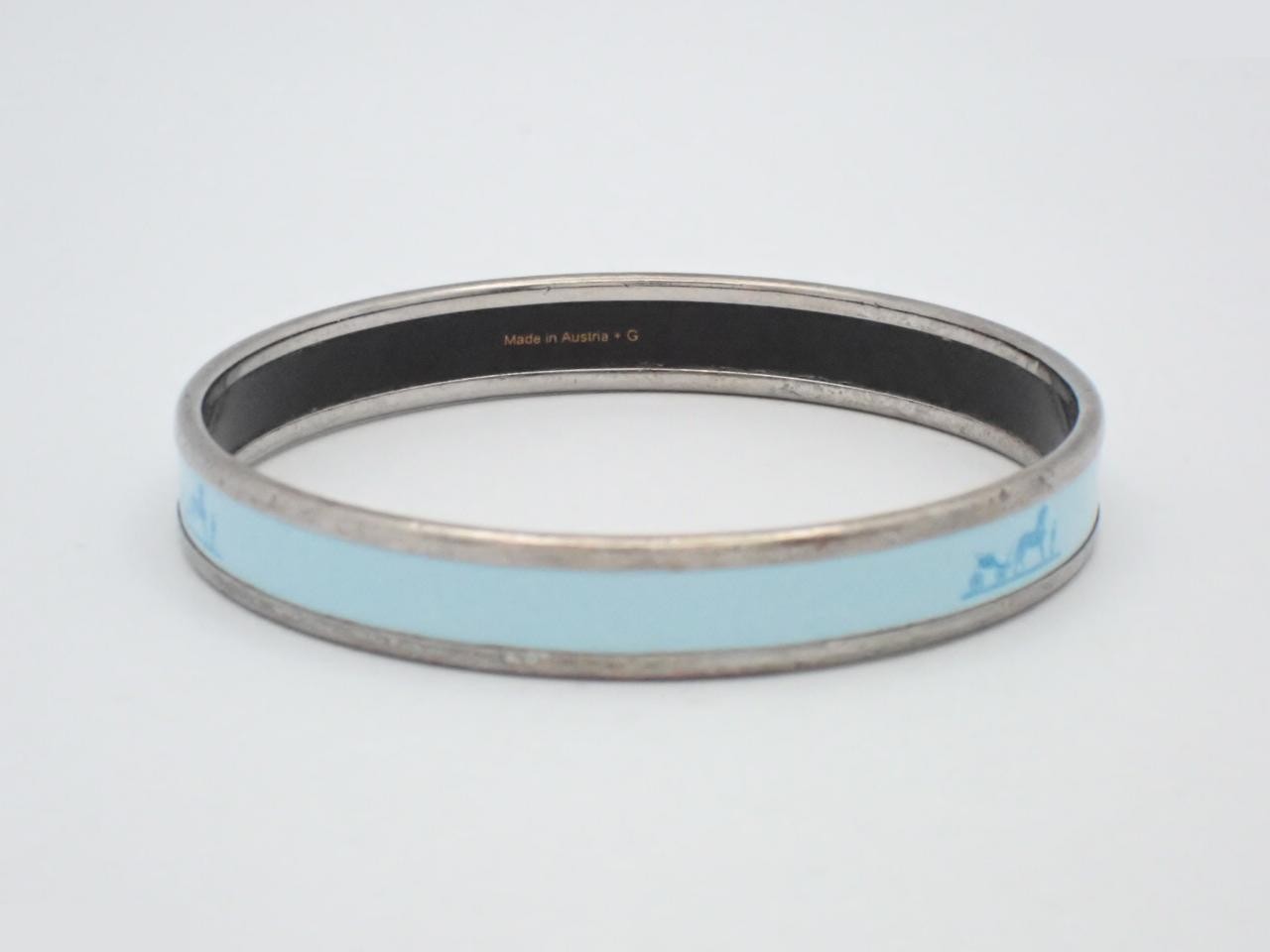 Enamel, wrist circumference approximately 19.5 cm — view 2