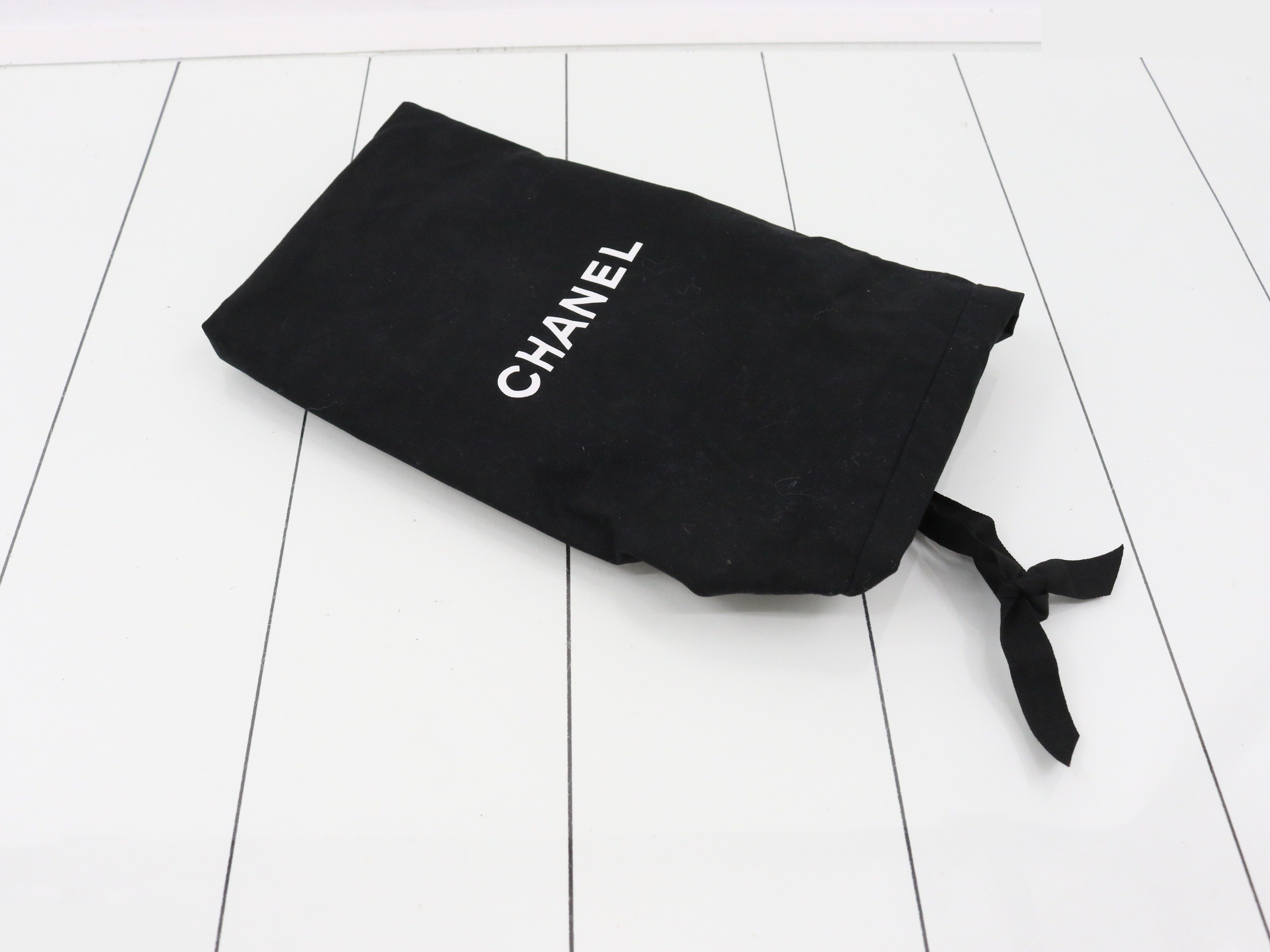 Matelassé enamel double flap double chain shoulder bag — view 7