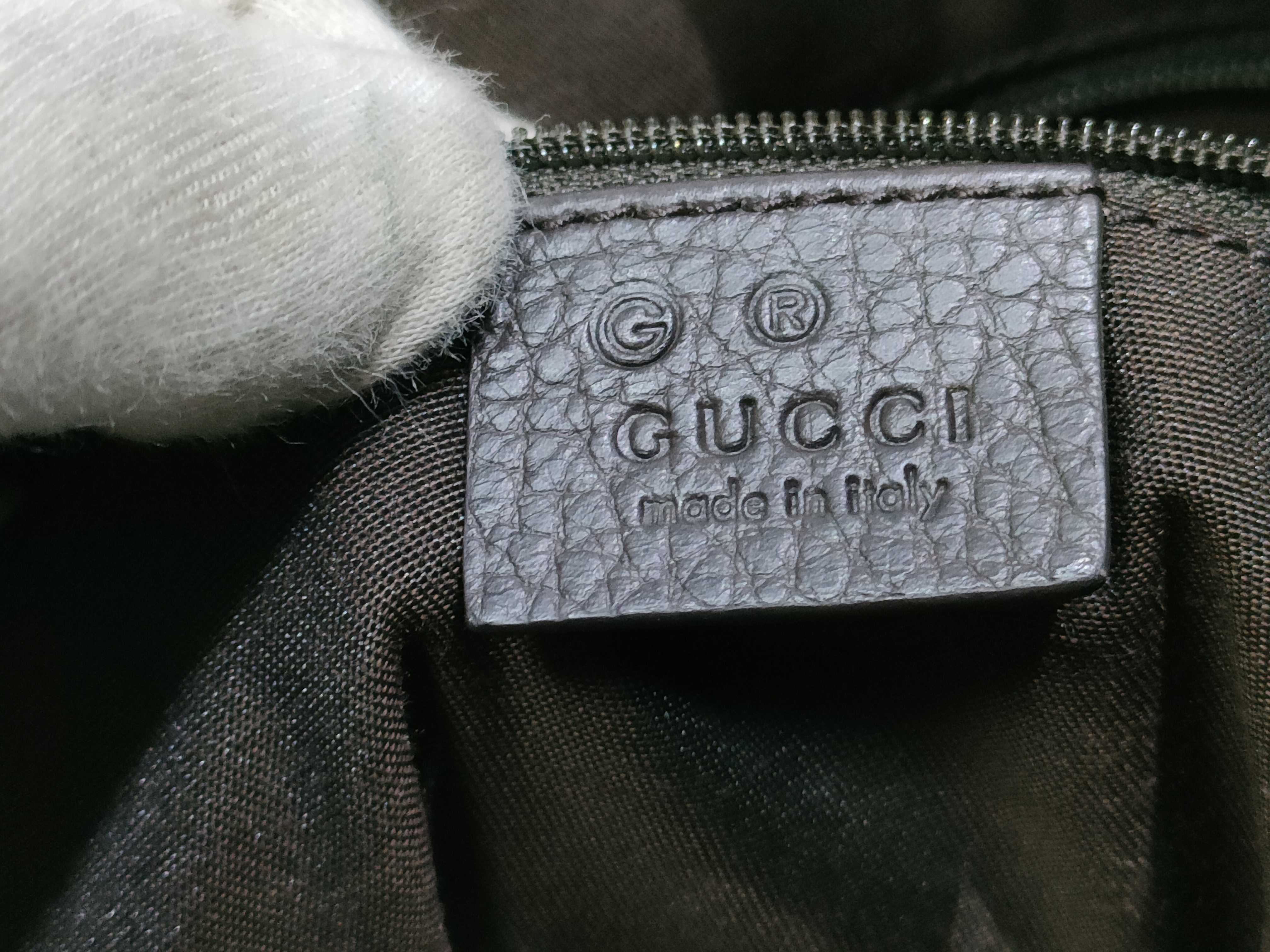 GG Supreme Shoulder Bag — view 11