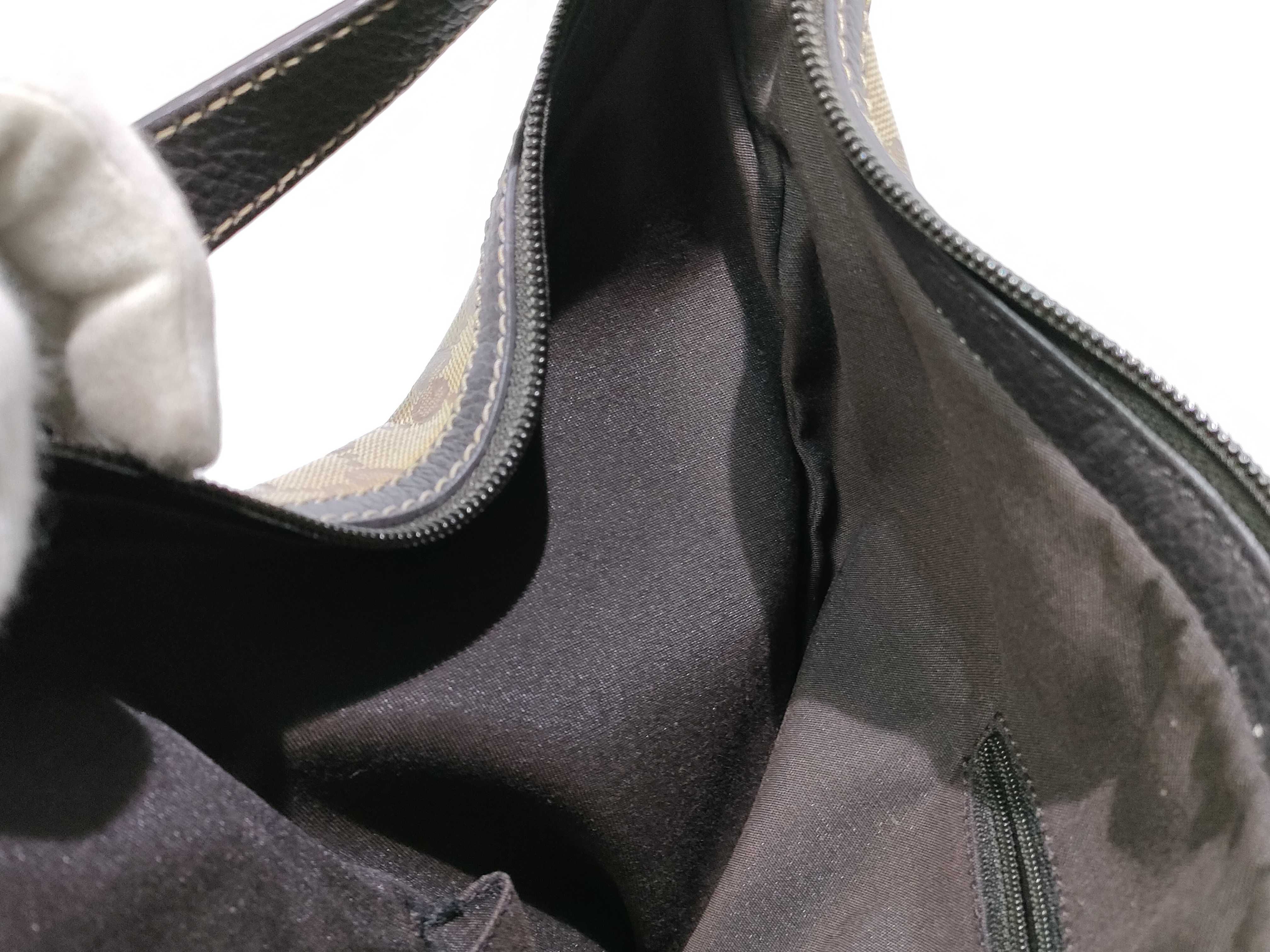 GG Supreme Shoulder Bag — view 12
