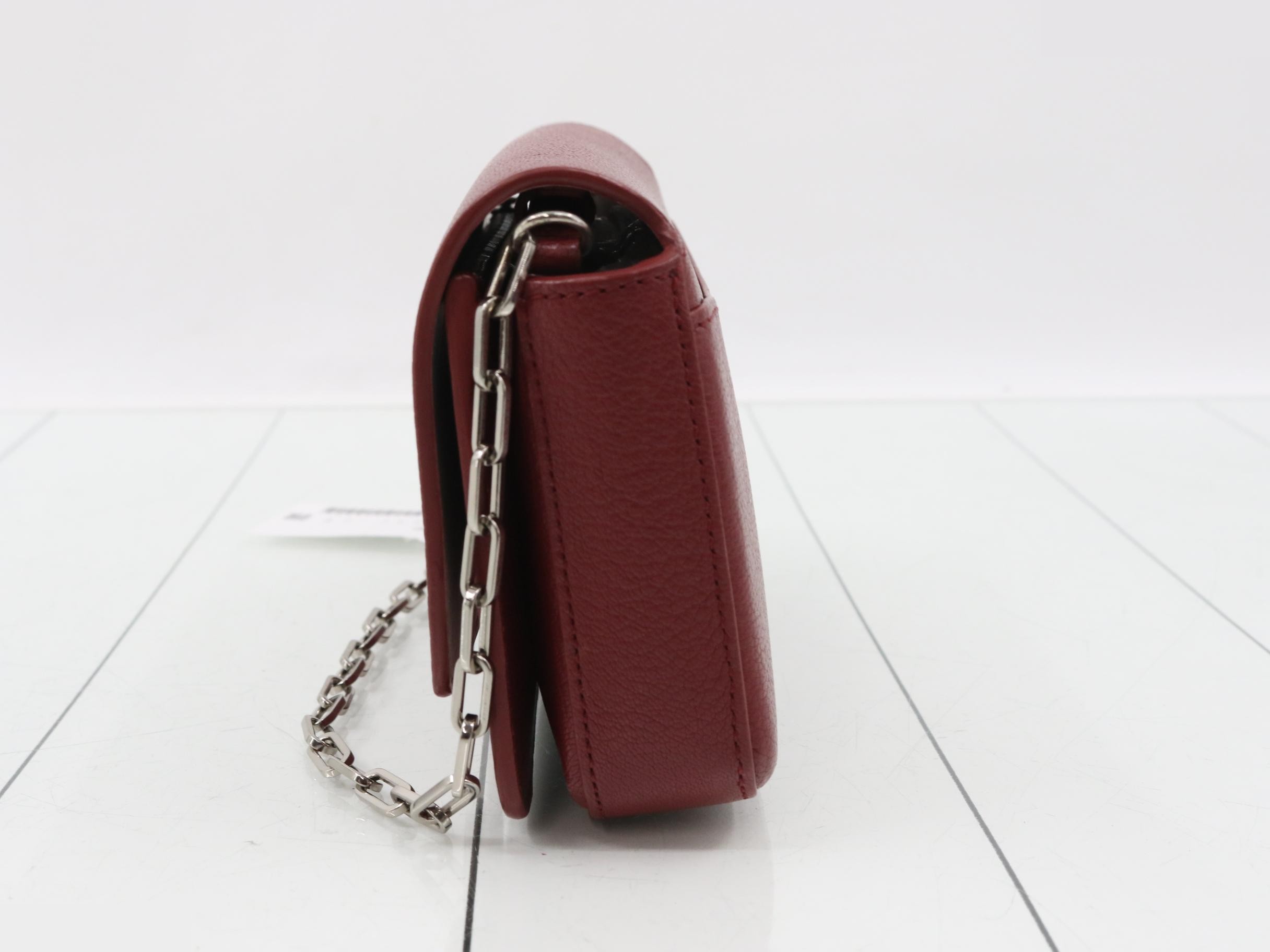 Chain shoulder bag, embossed leather, red — view 3