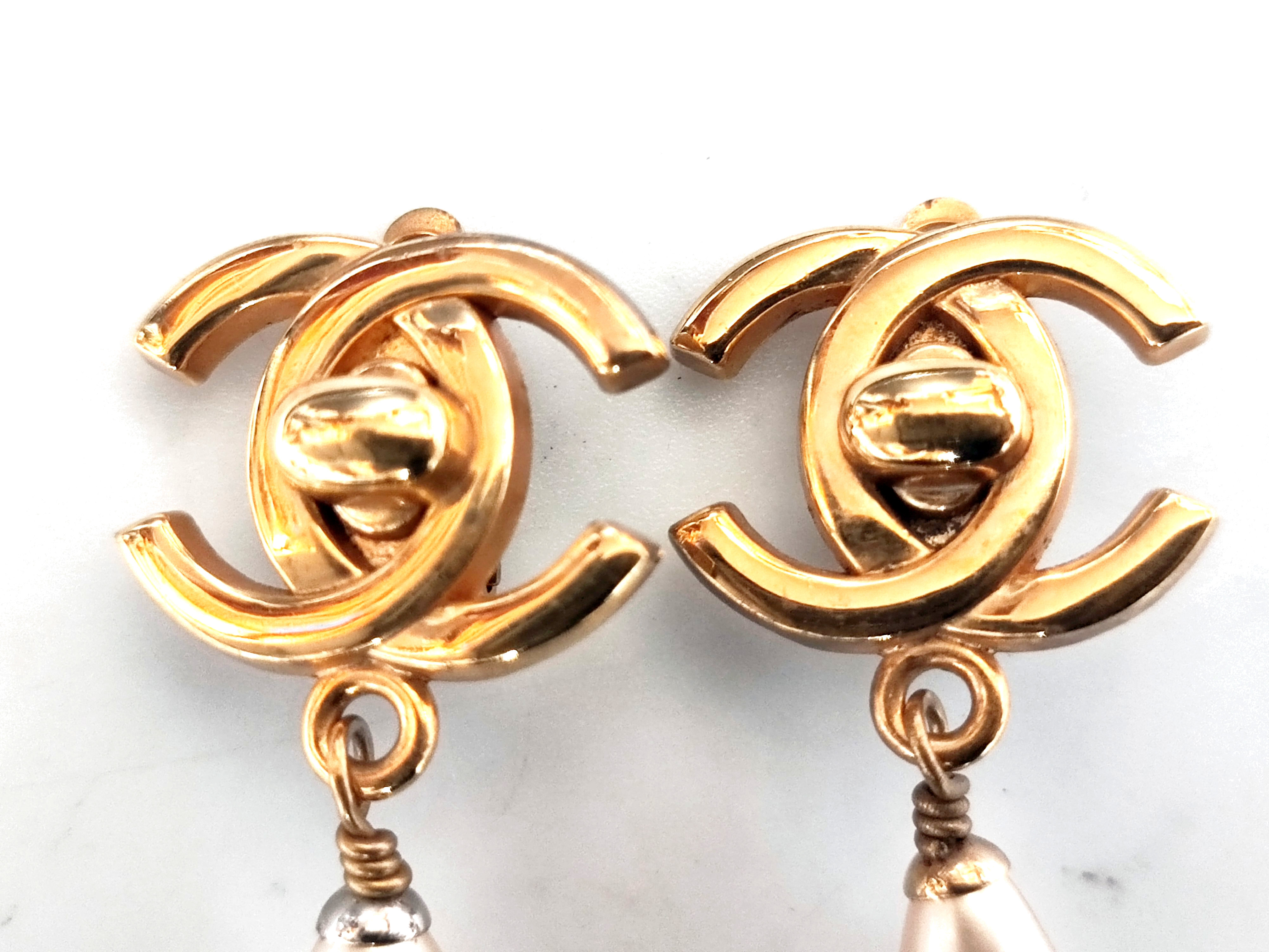 Coco Mark Turnlock Swing Earrings 96P Earrings — view 3