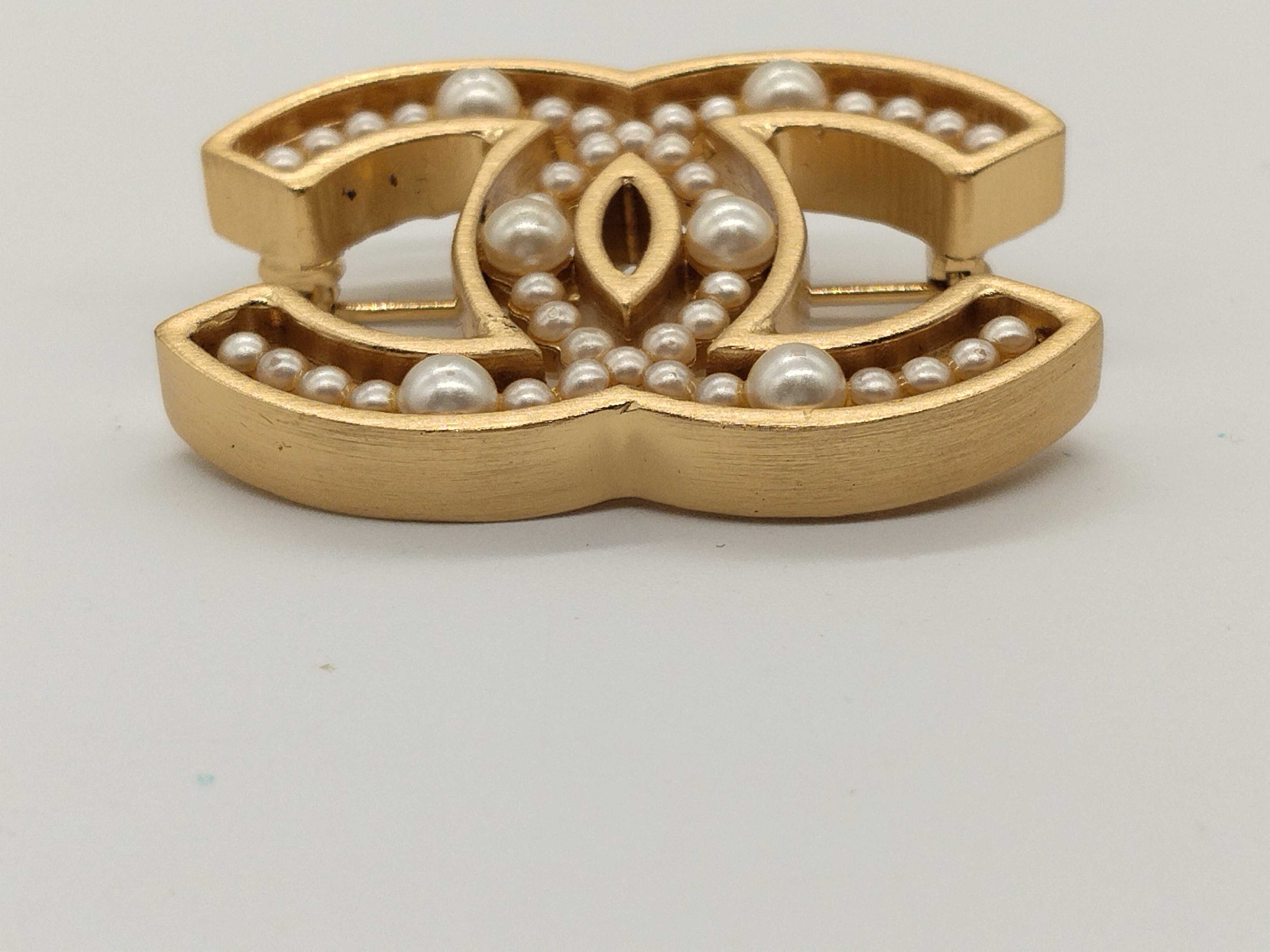 Coco Mark 02A Coco Mark Faux Pearl Brooch (Small) — view 4