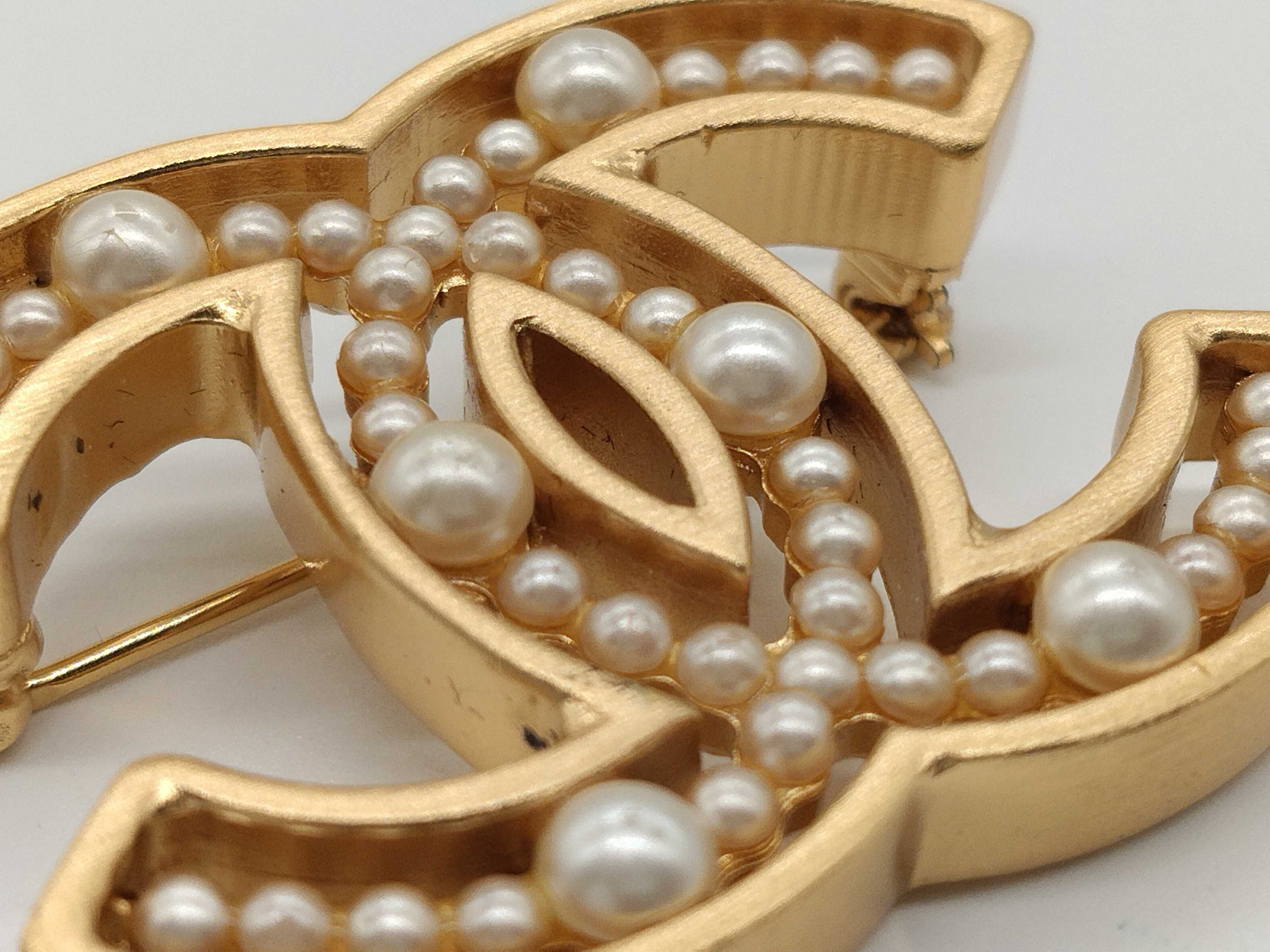 Coco Mark 02A Coco Mark Faux Pearl Brooch (Small) — view 7
