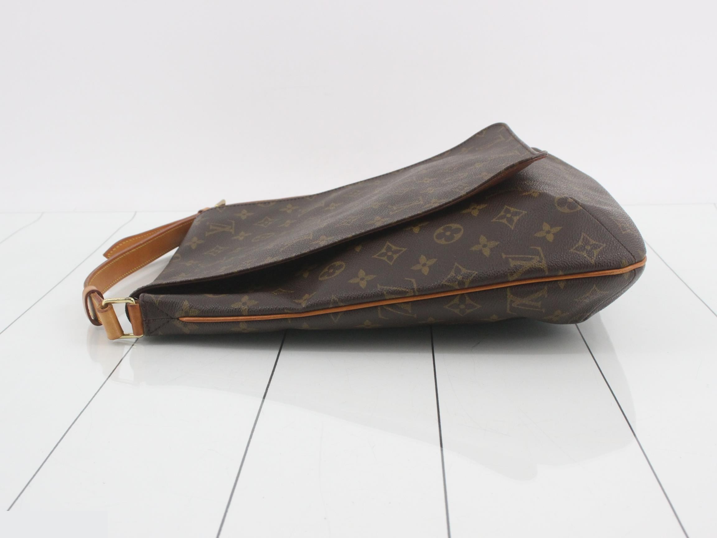 LV Gold Hardware Tote Handbag Musette — view 4