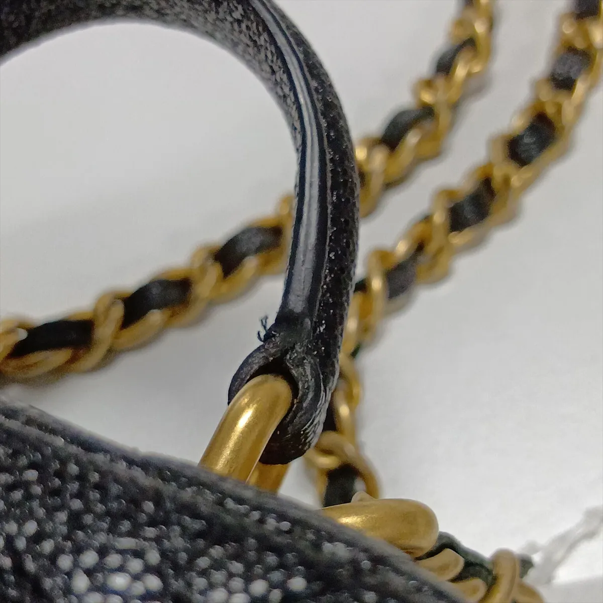 Matelassé Caviar Skin Chain Shoulder Bag Vanity Case Black Gold Hardware 31208224 (Serial Number 31) — view 12