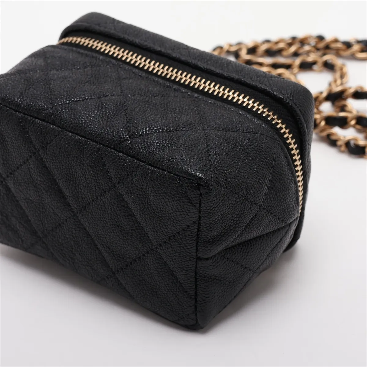 Matelassé Caviar Skin Chain Shoulder Bag Vanity Case Black Gold Hardware 31208224 (Serial Number 31) — view 3