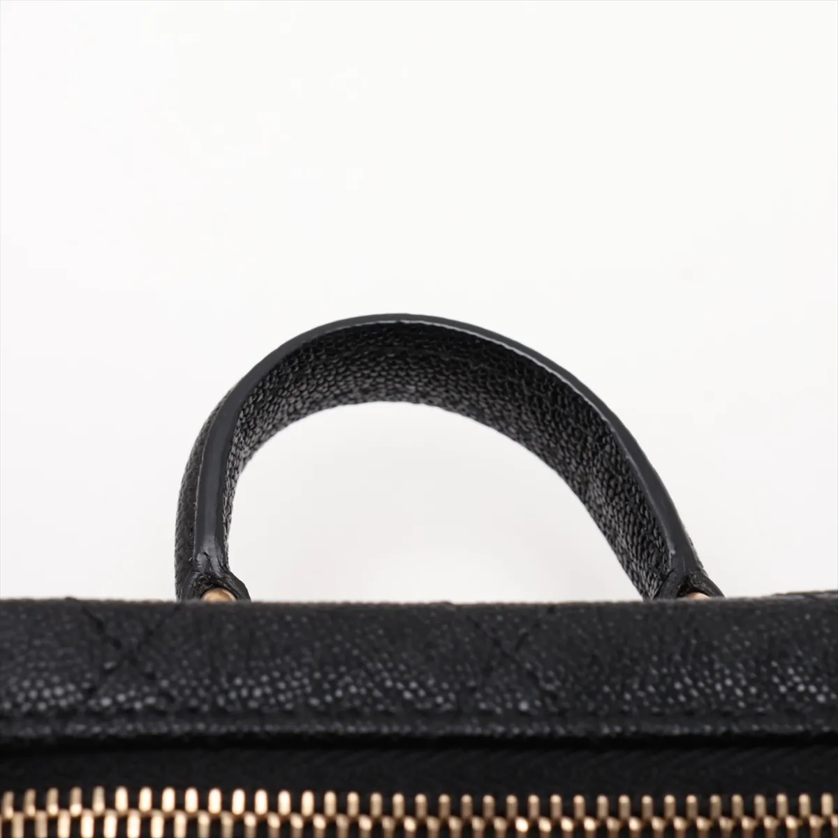 Matelassé Caviar Skin Chain Shoulder Bag Vanity Case Black Gold Hardware 31208224 (Serial Number 31) — view 6