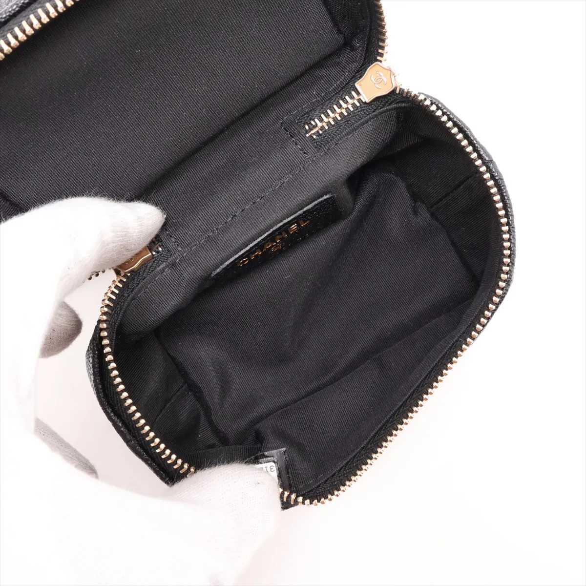 Matelassé Caviar Skin Chain Shoulder Bag Vanity Case Black Gold Hardware 31208224 (Serial Number 31) — view 8