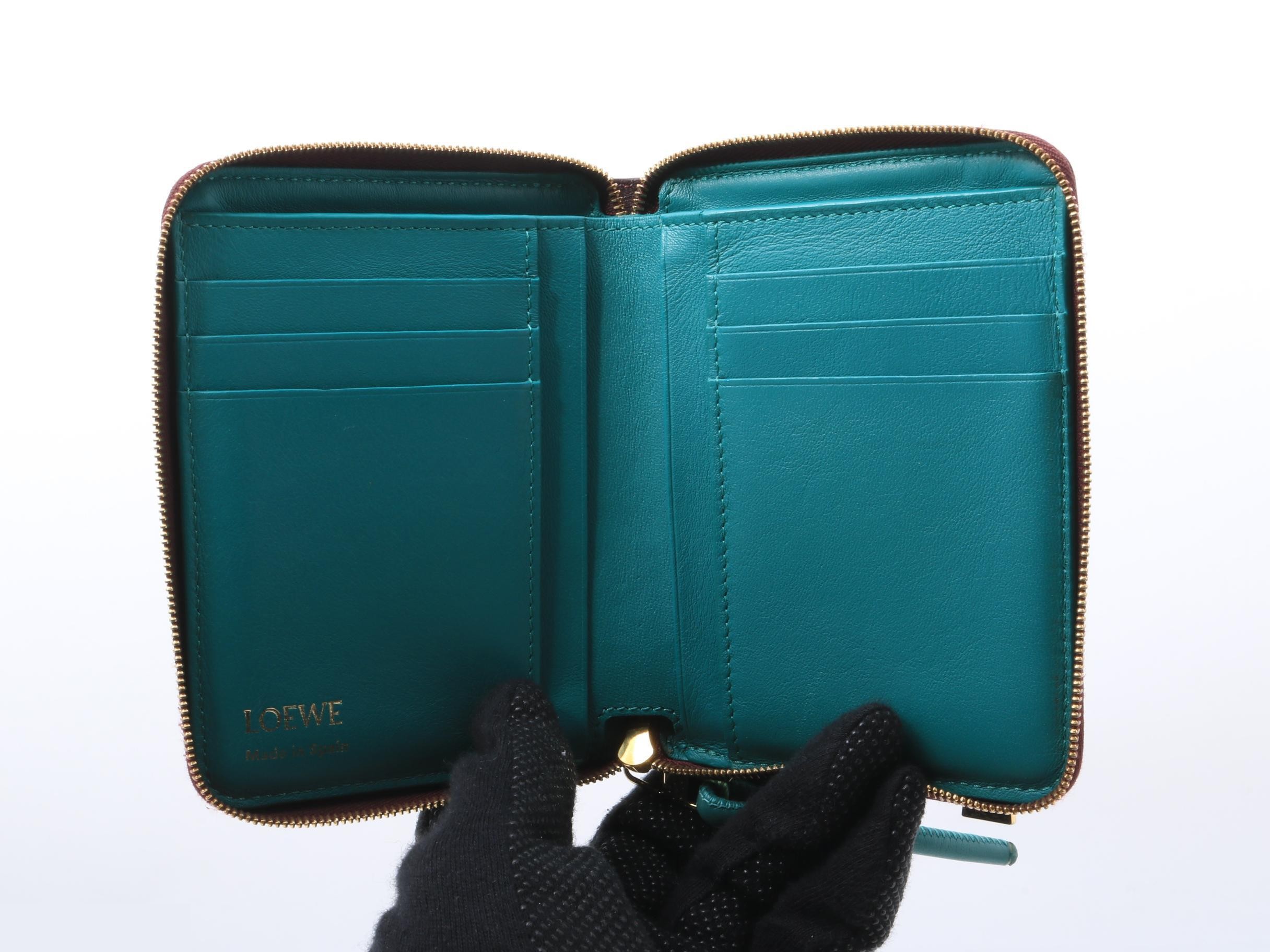 Other lines: Bags and Wallets — view 4