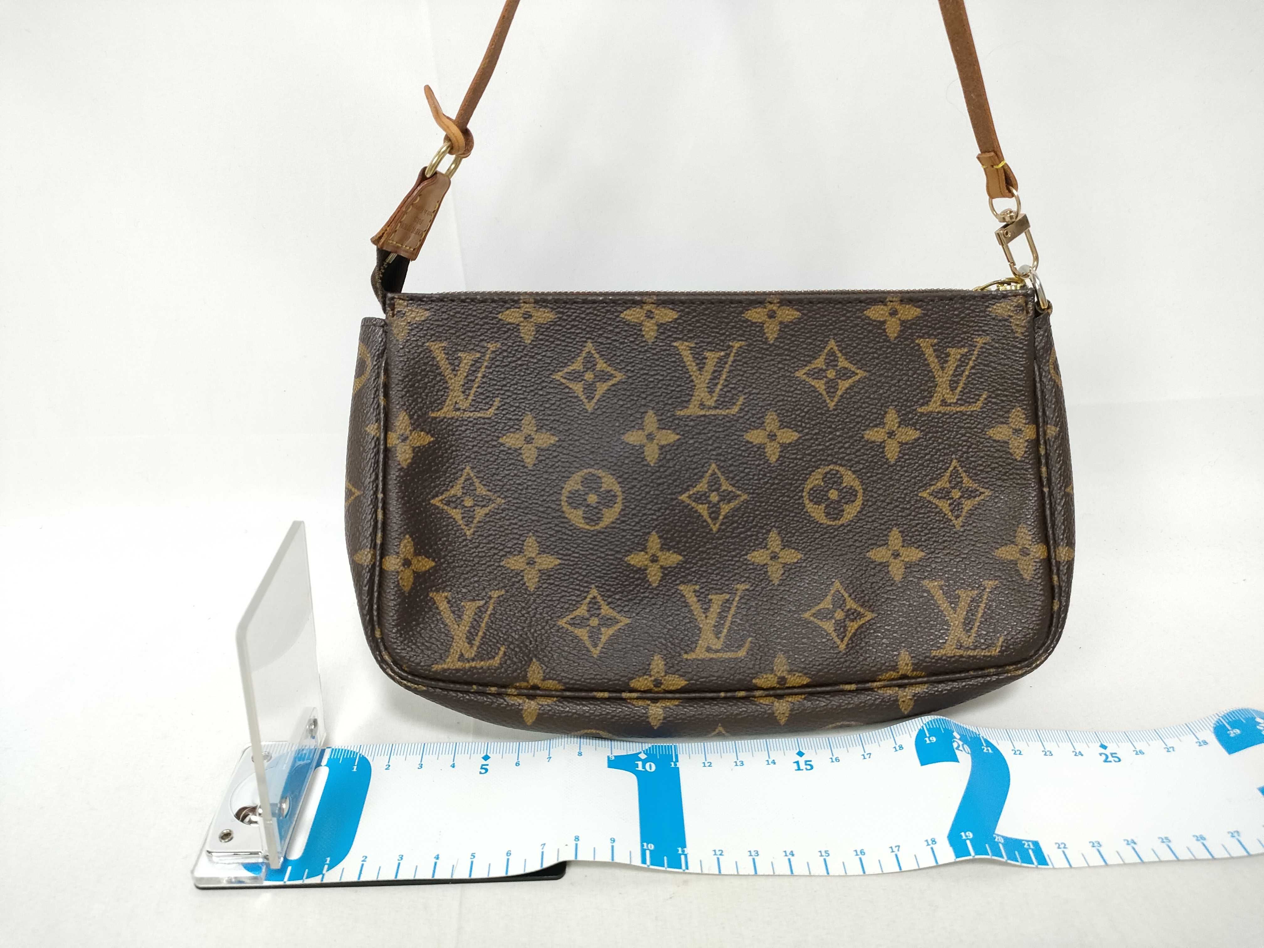 Monogram Louis Vuitton Monogram Accessoires AR0919 Pouch — view 2