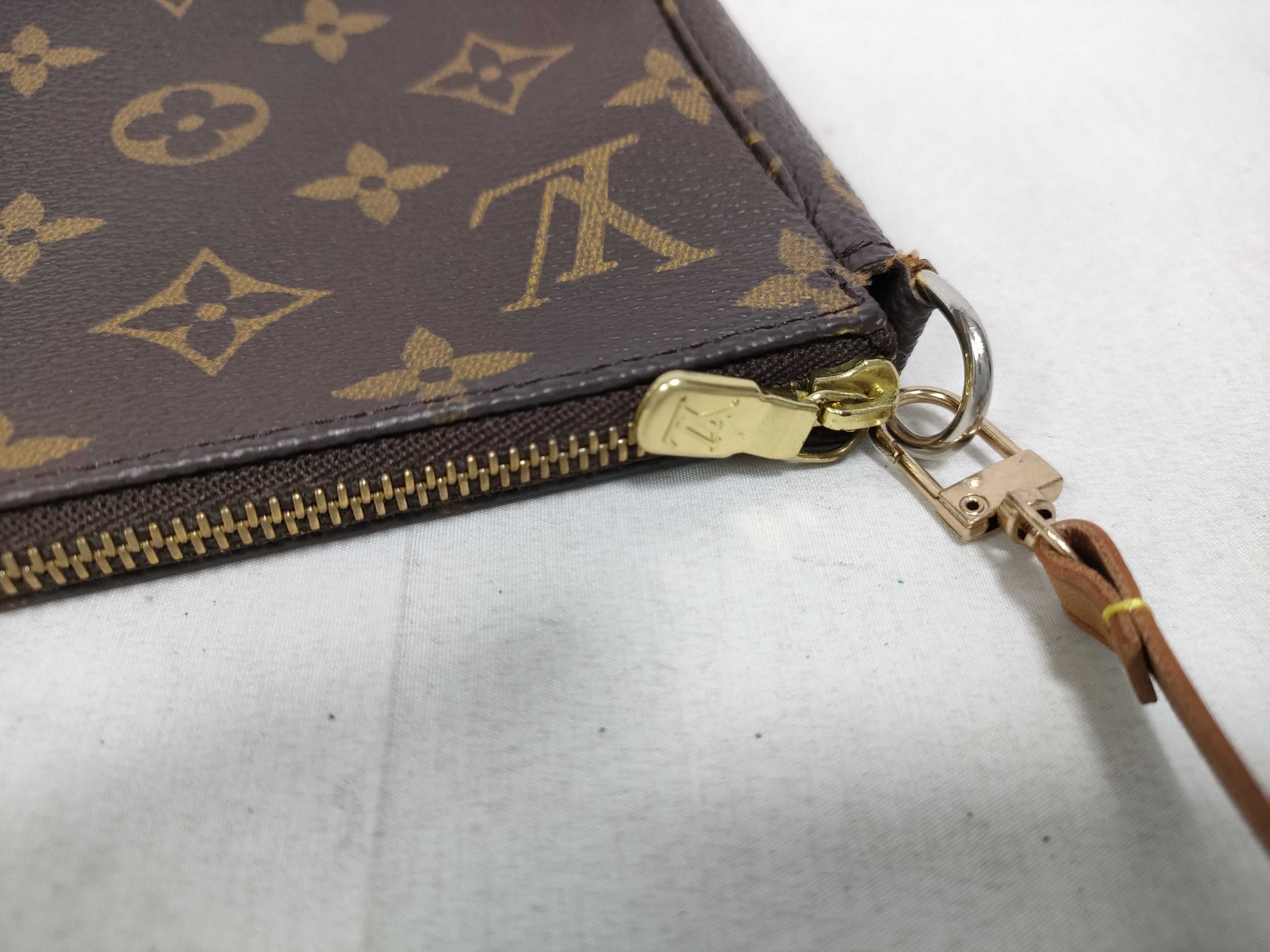 Monogram Louis Vuitton Monogram Accessoires AR0919 Pouch — view 12