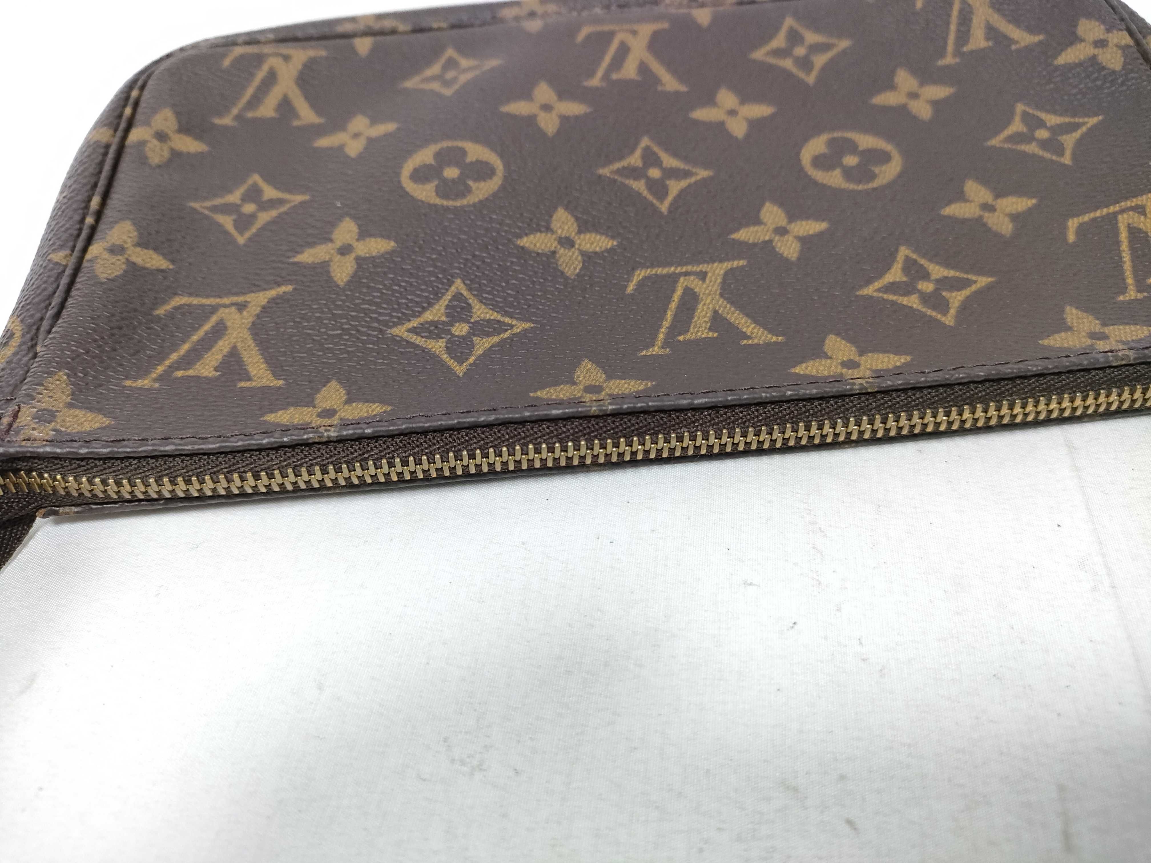 Monogram Louis Vuitton Monogram Accessoires AR0919 Pouch — view 13