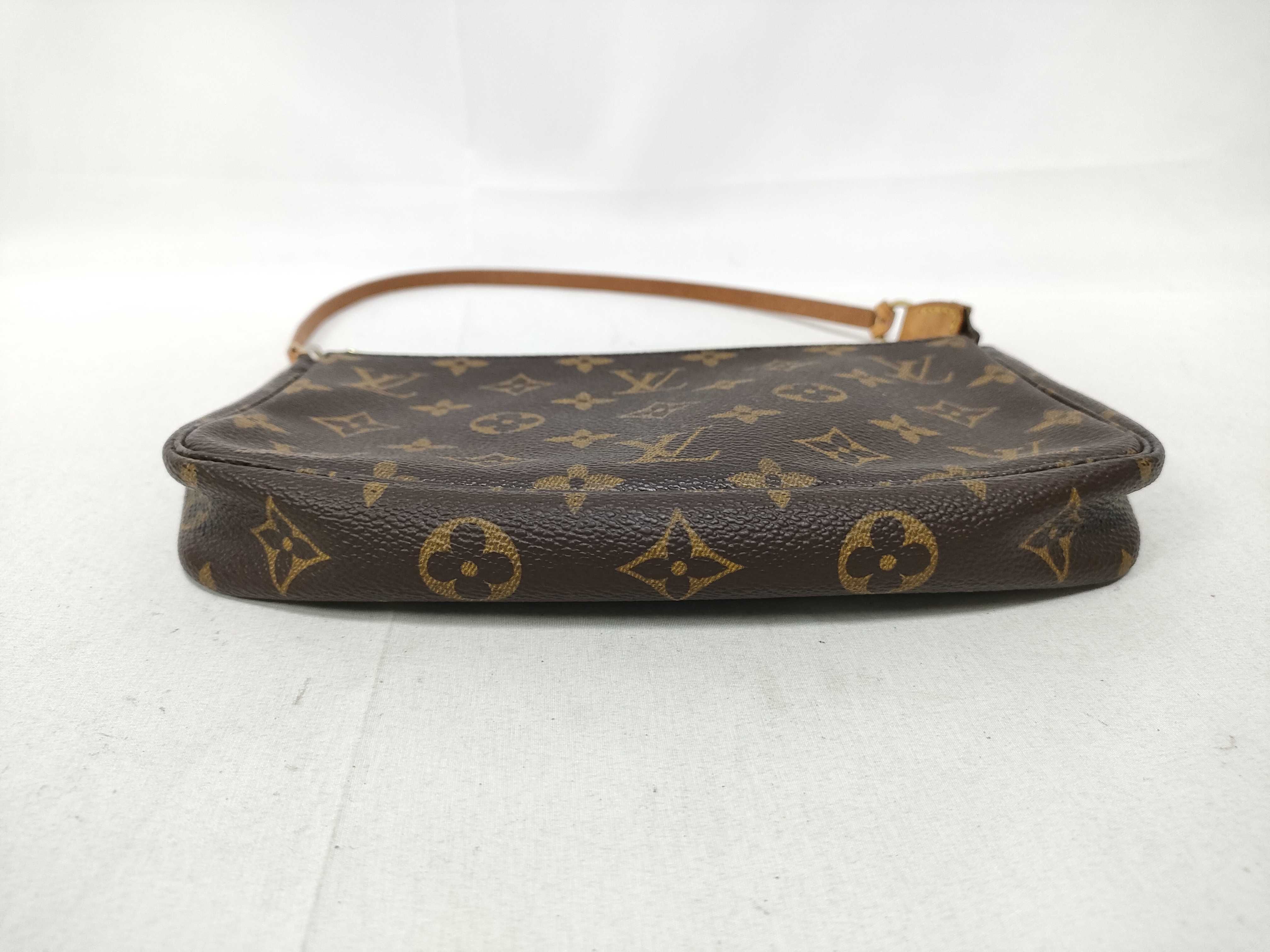 Monogram Louis Vuitton Monogram Accessoires AR0919 Pouch — view 3