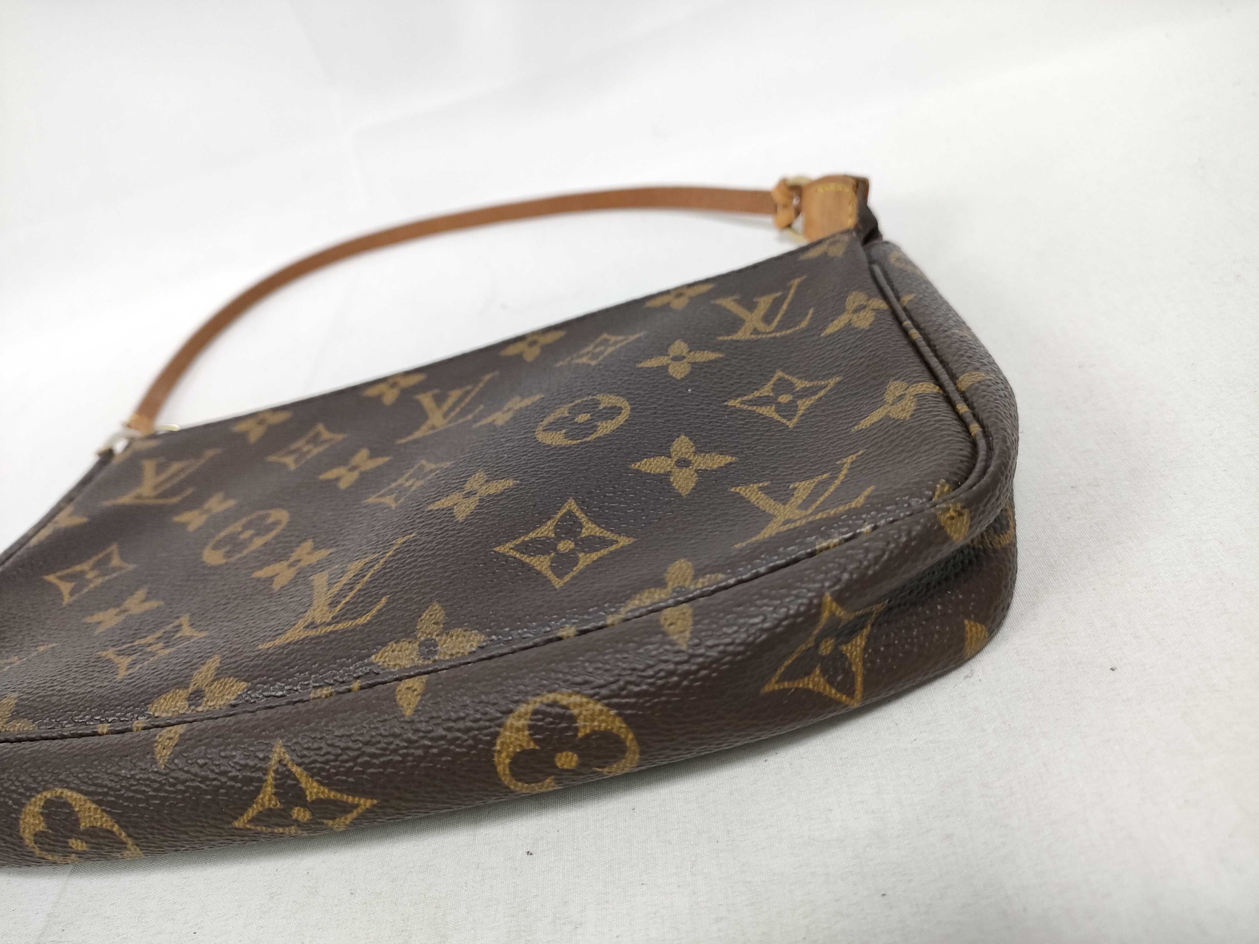 Monogram Louis Vuitton Monogram Accessoires AR0919 Pouch — view 4