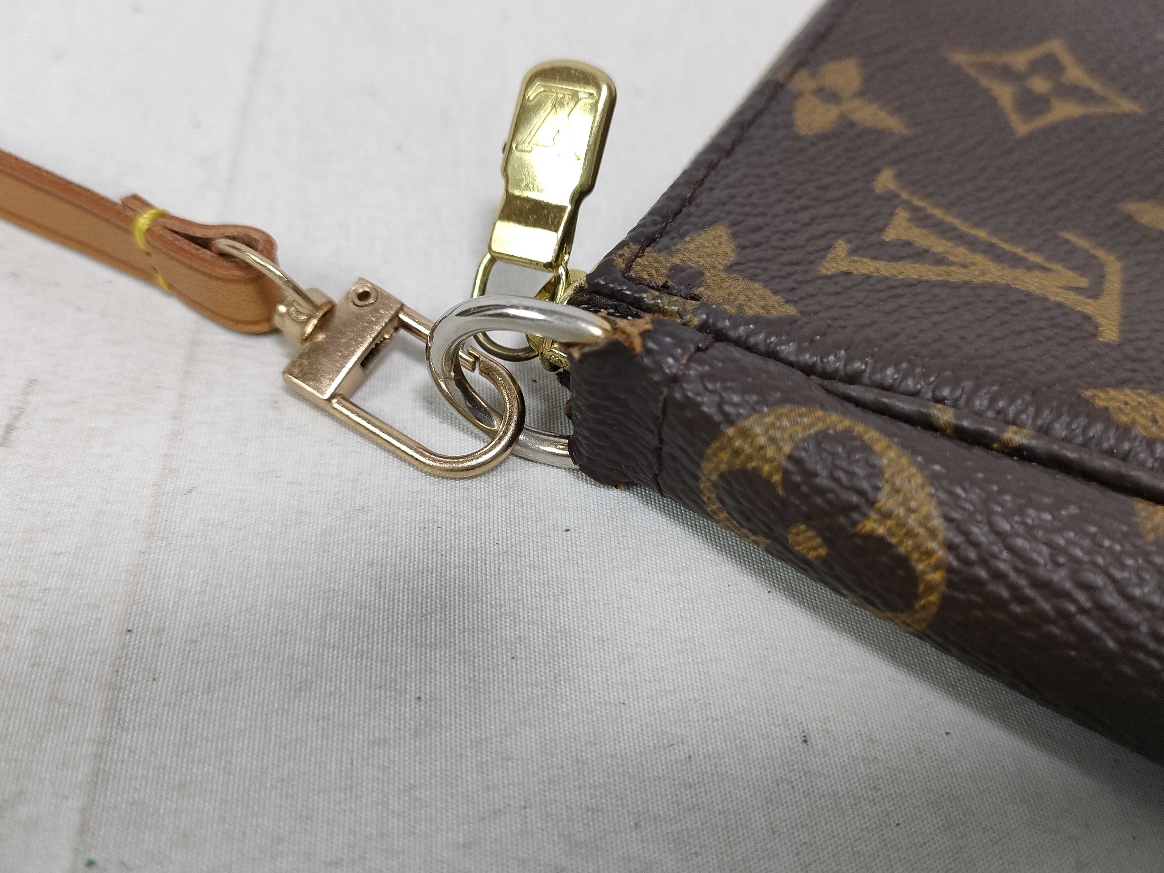 Monogram Louis Vuitton Monogram Accessoires AR0919 Pouch — view 6