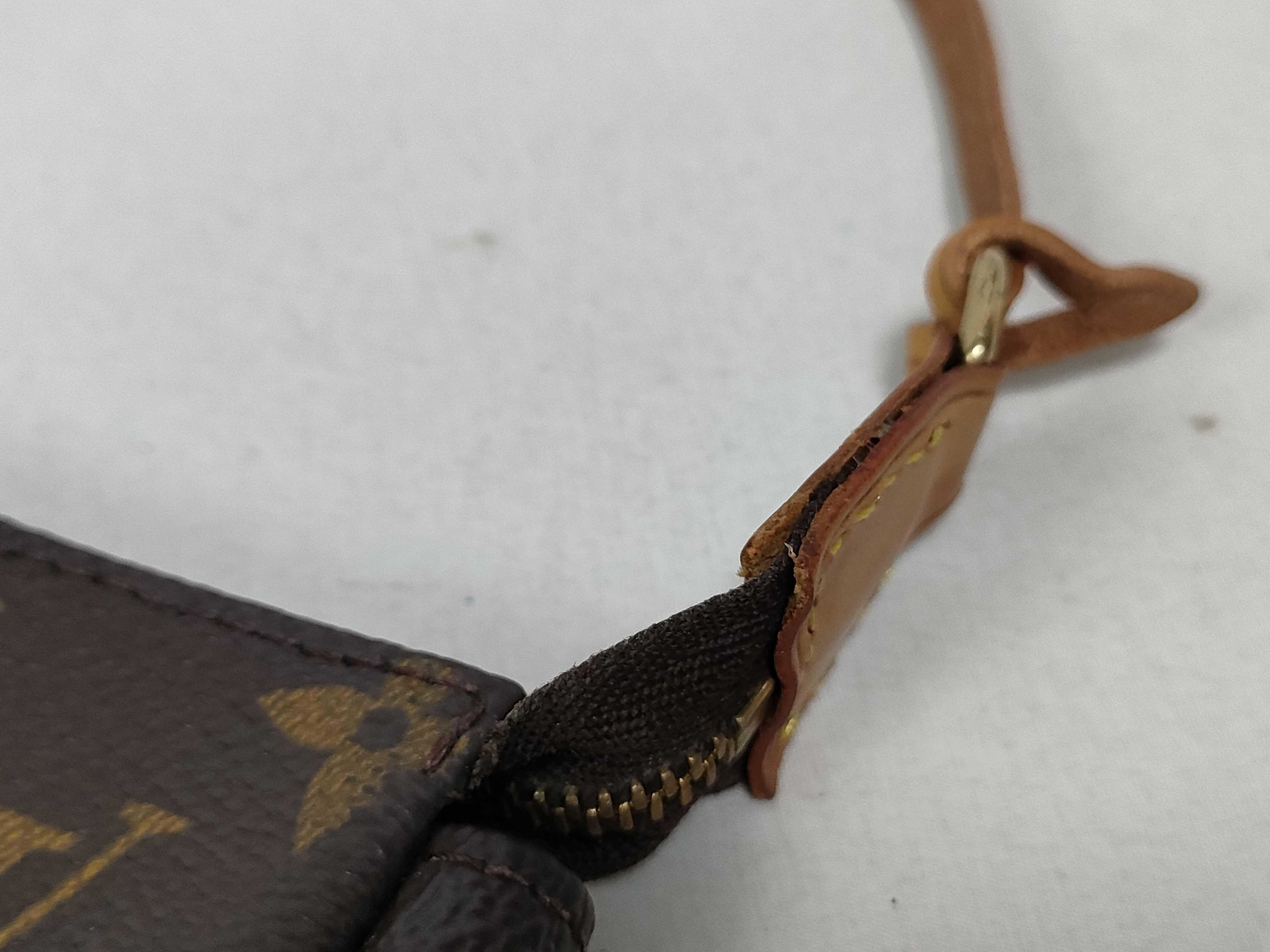 Monogram Louis Vuitton Monogram Accessoires AR0919 Pouch — view 7
