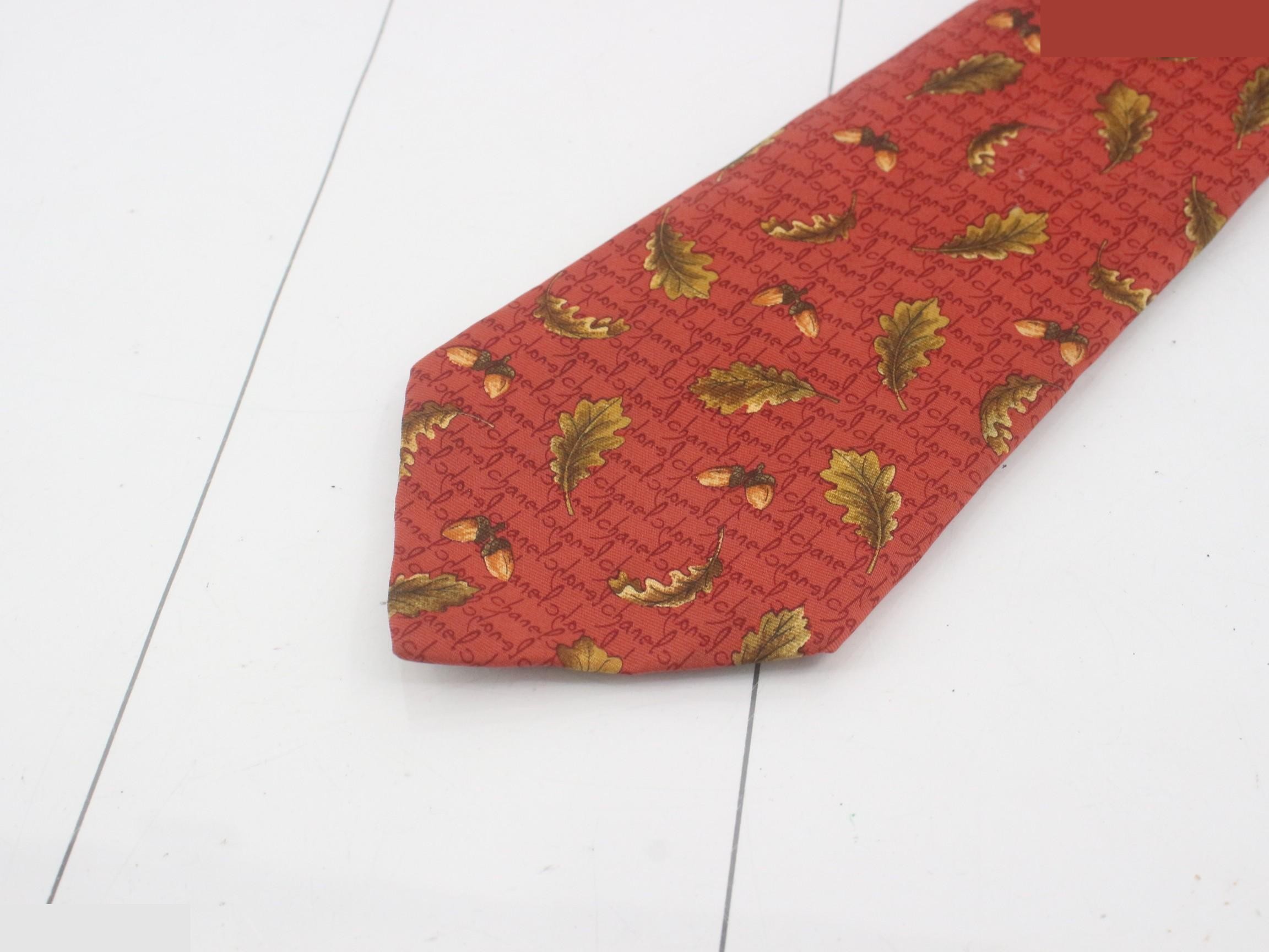 tie — view 3