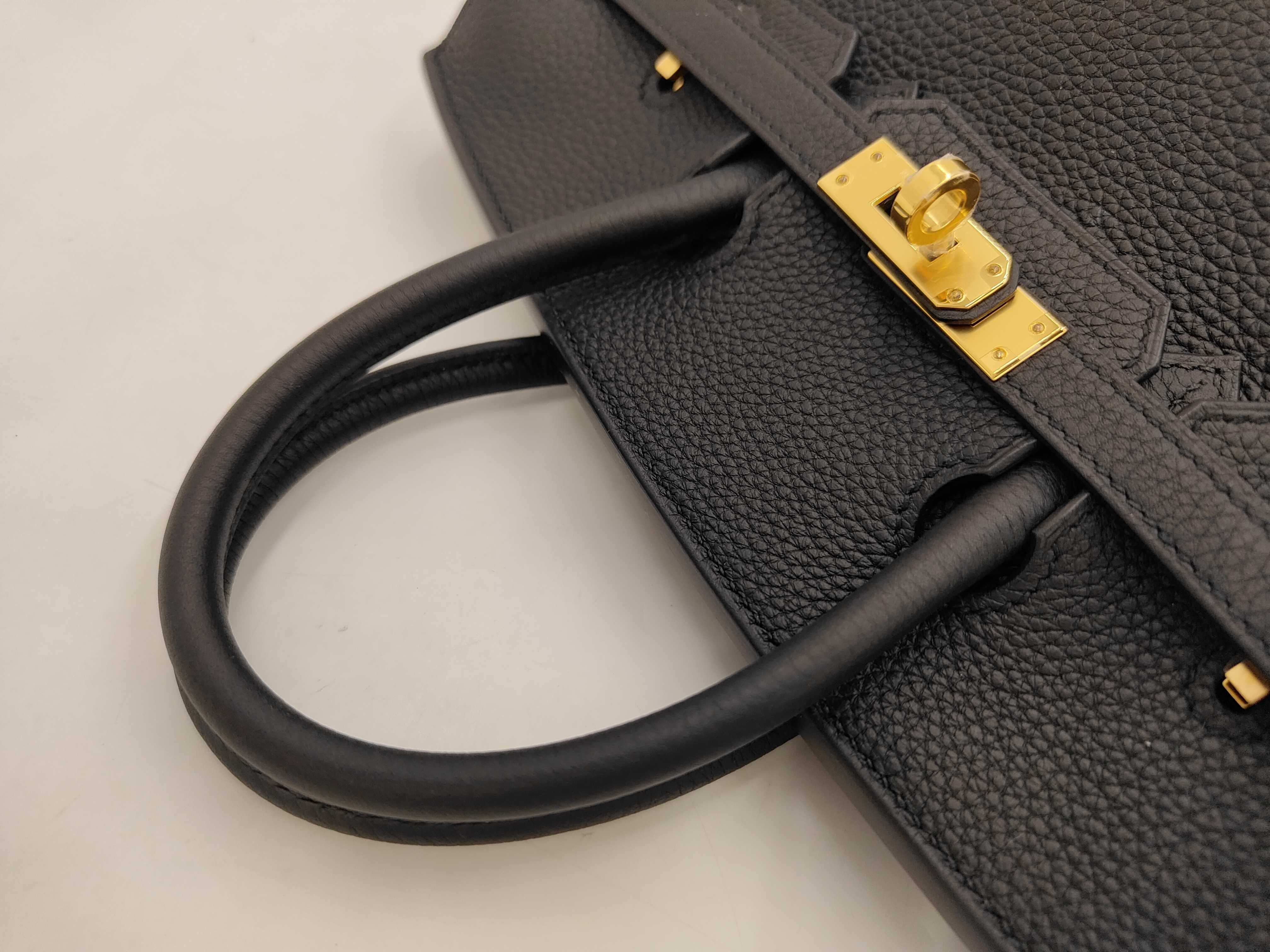 Birkin 25 Togo Black Handbag with Gold Hardware (K Stamp) — view 5