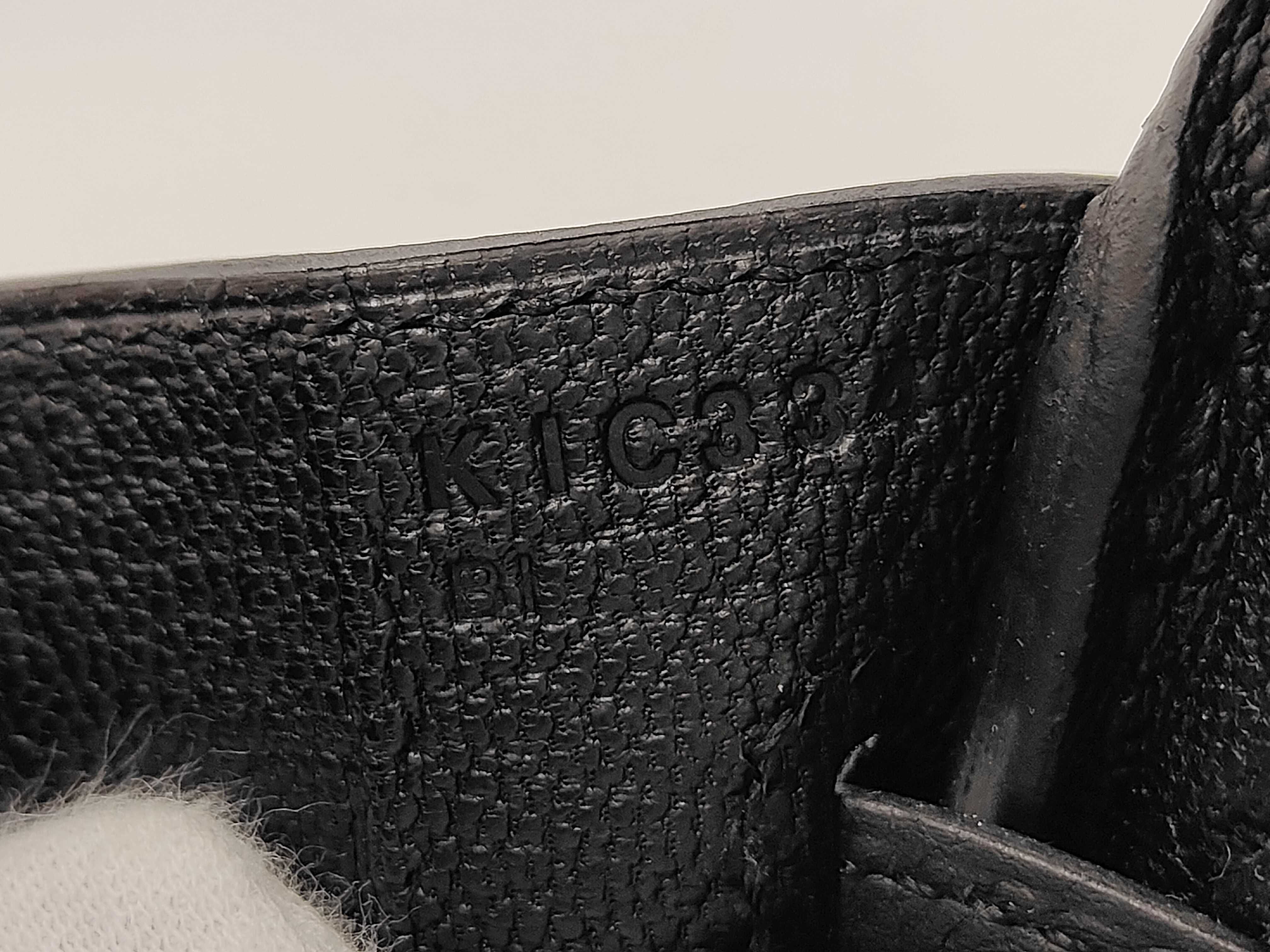 Birkin 25 Togo Black Handbag with Gold Hardware (K Stamp) — view 10