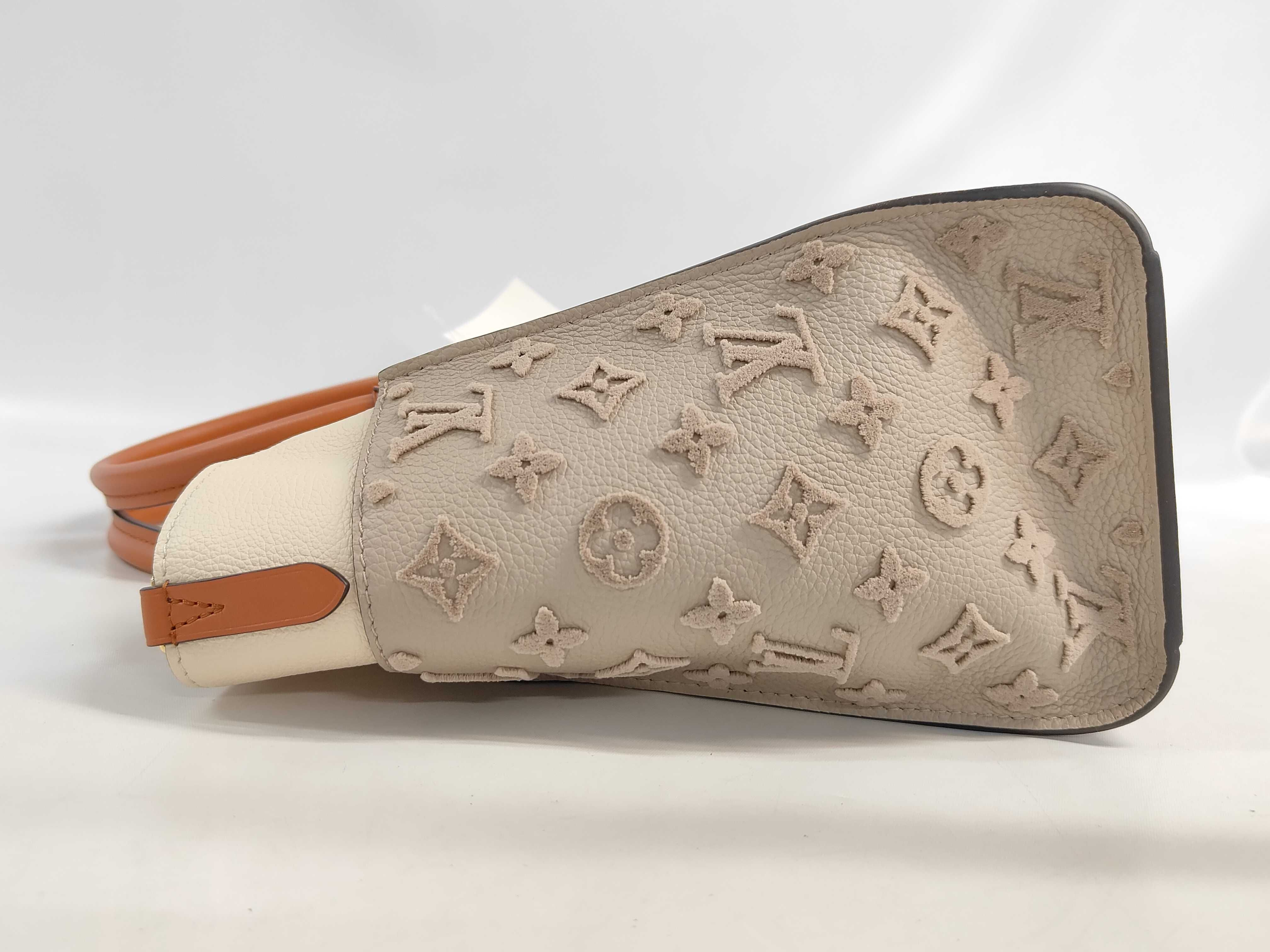 Monogram On My Side MM Current Model Tote Bag 2-way Tote Bag — view 3