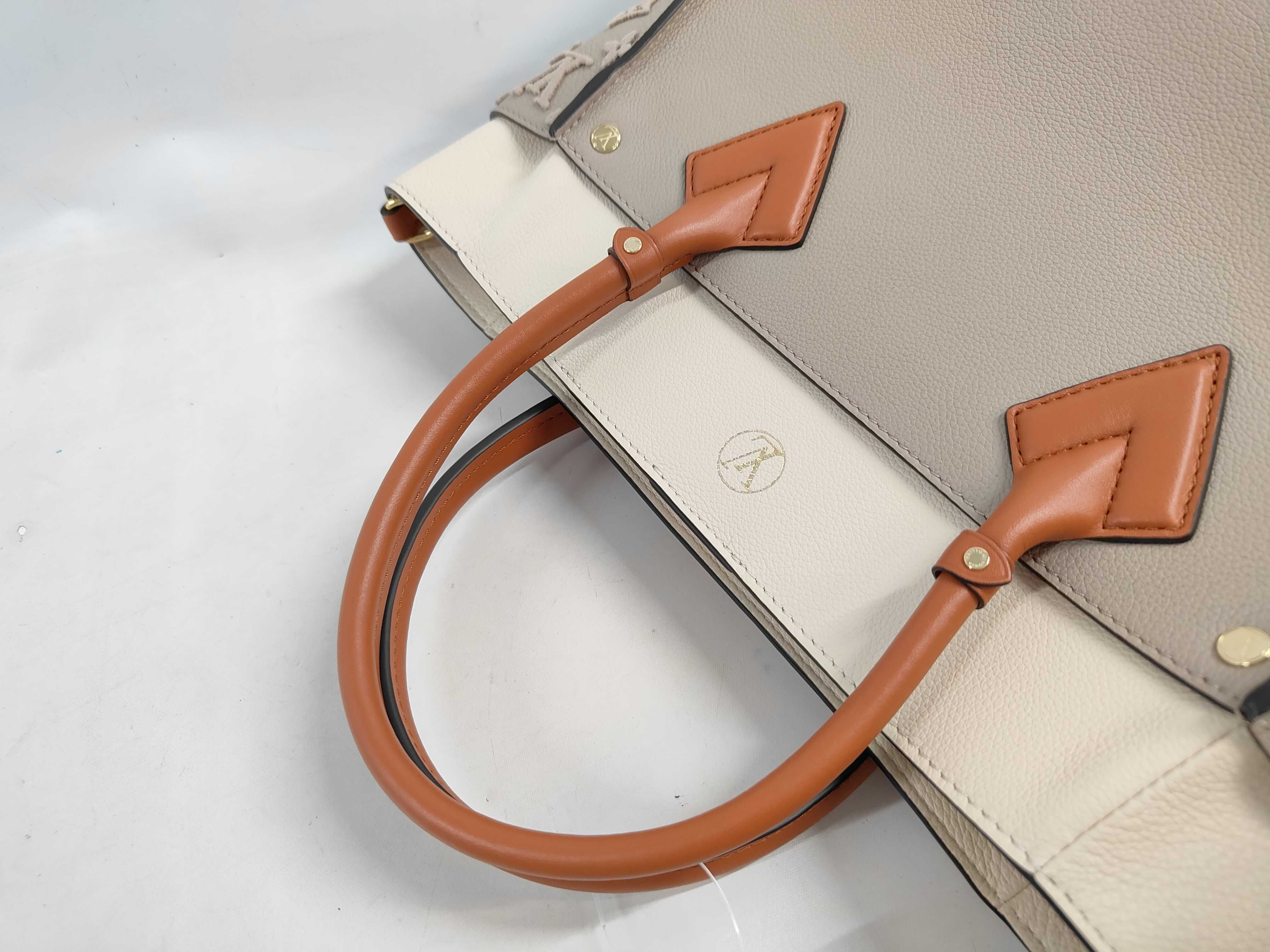 Monogram On My Side MM Current Model Tote Bag 2-way Tote Bag — view 4