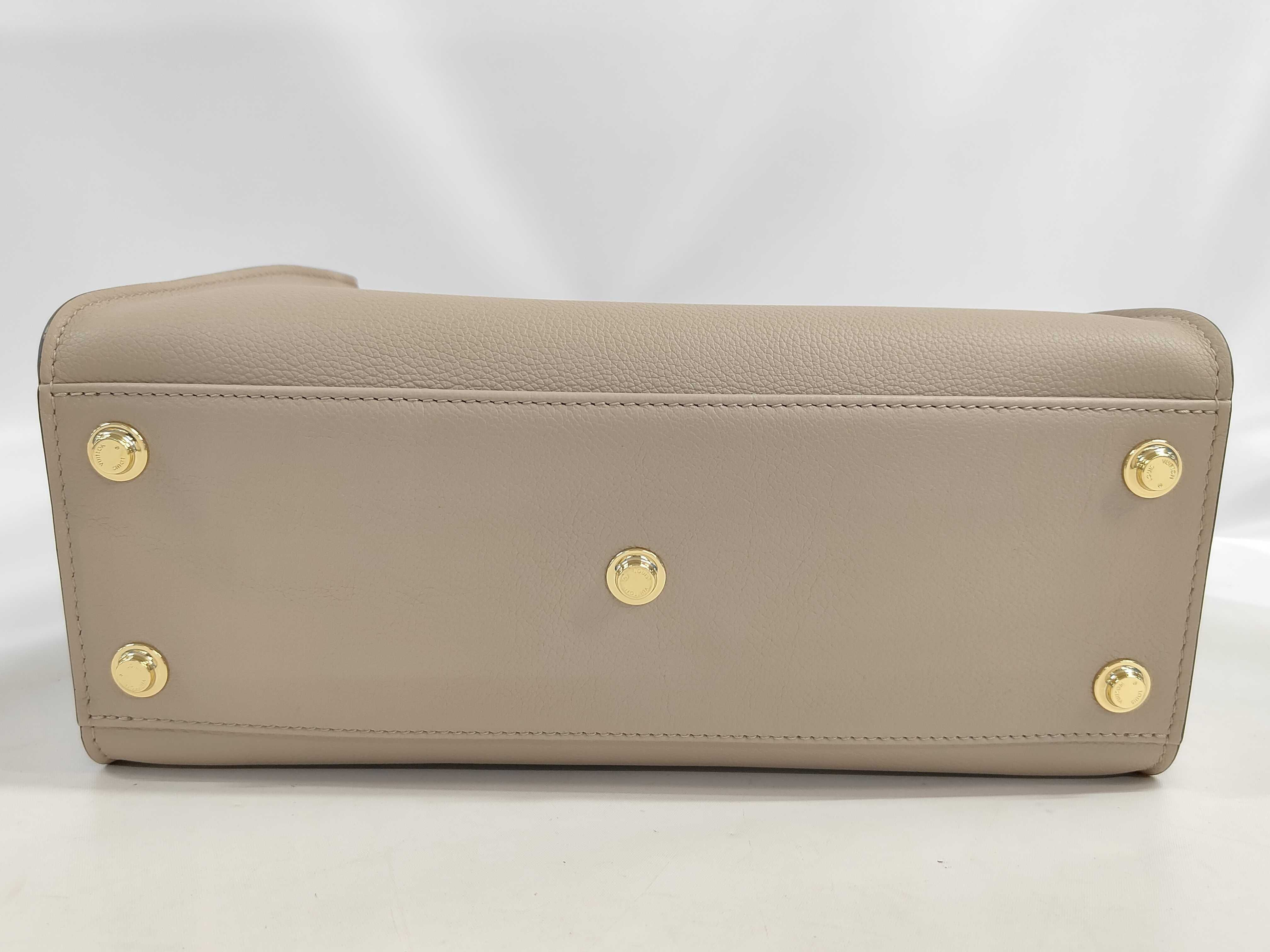 Monogram On My Side MM Current Model Tote Bag 2-way Tote Bag — view 8