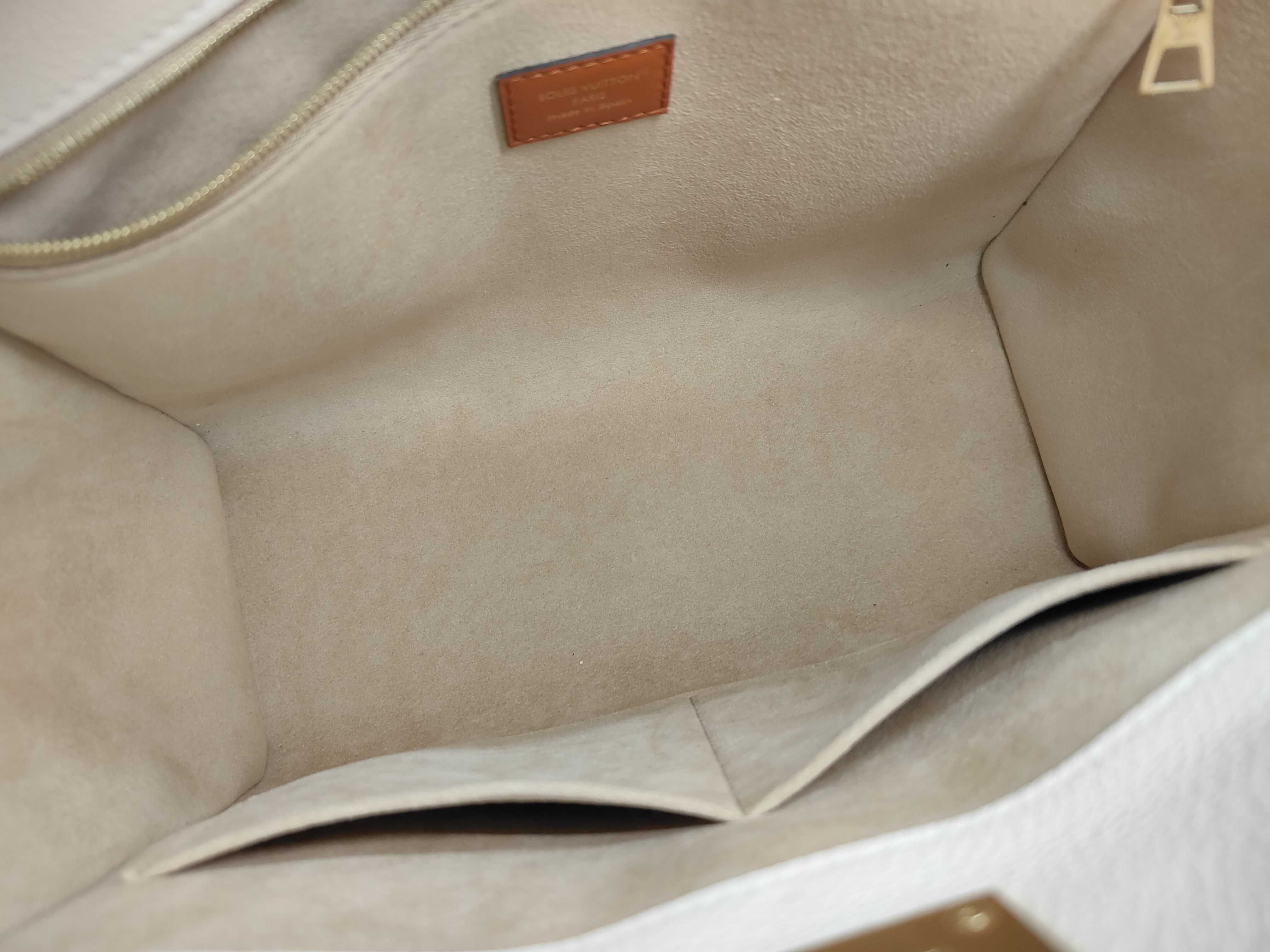 Monogram On My Side MM Current Model Tote Bag 2-way Tote Bag — view 9
