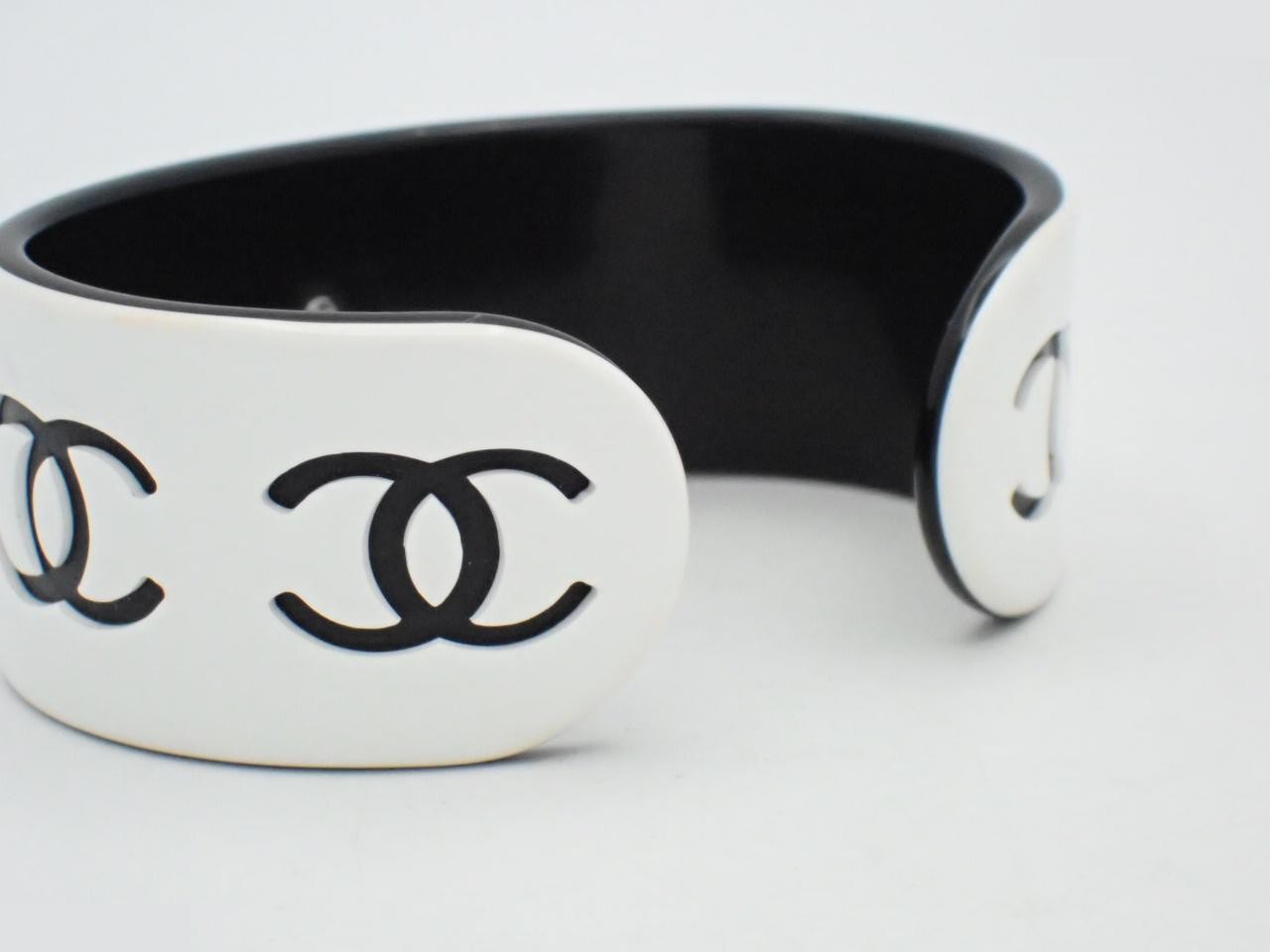 bangle, model 02P, with Coco Mark, wrist circumference approximately 14cm. — view 3